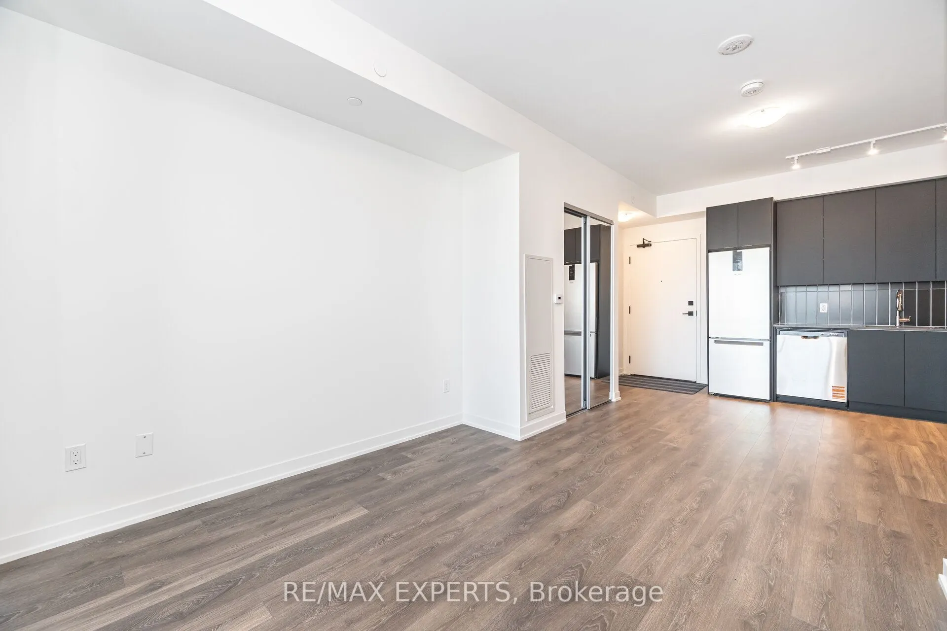 498 Caldari Road, #1824