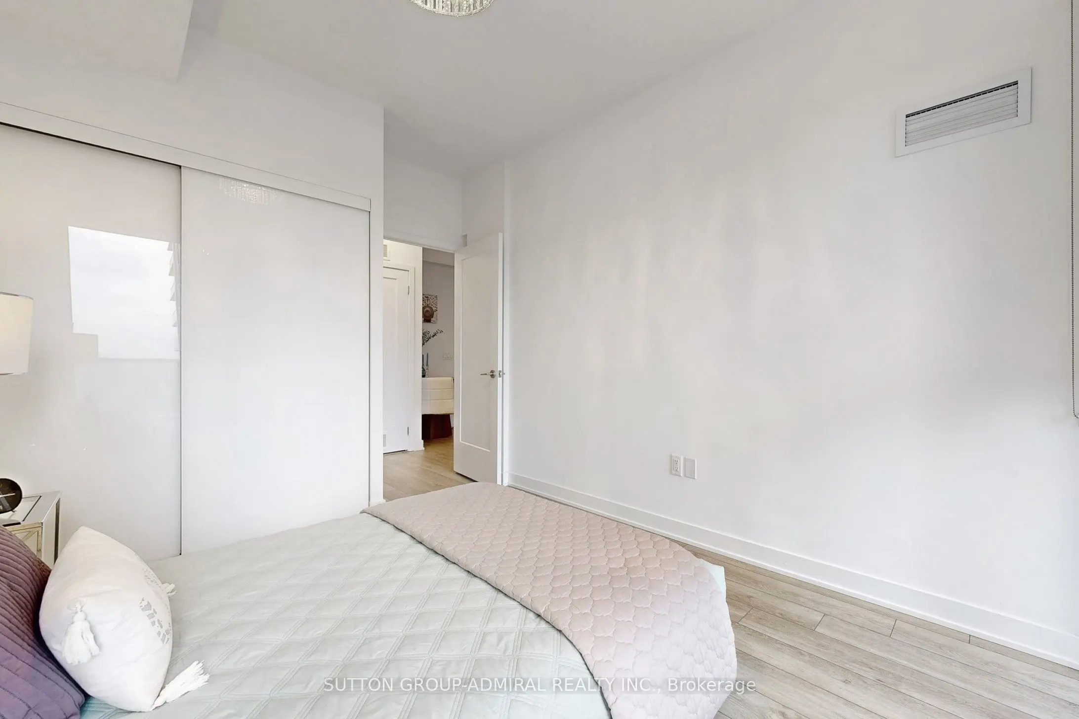95 Oneida Crescent, #1406