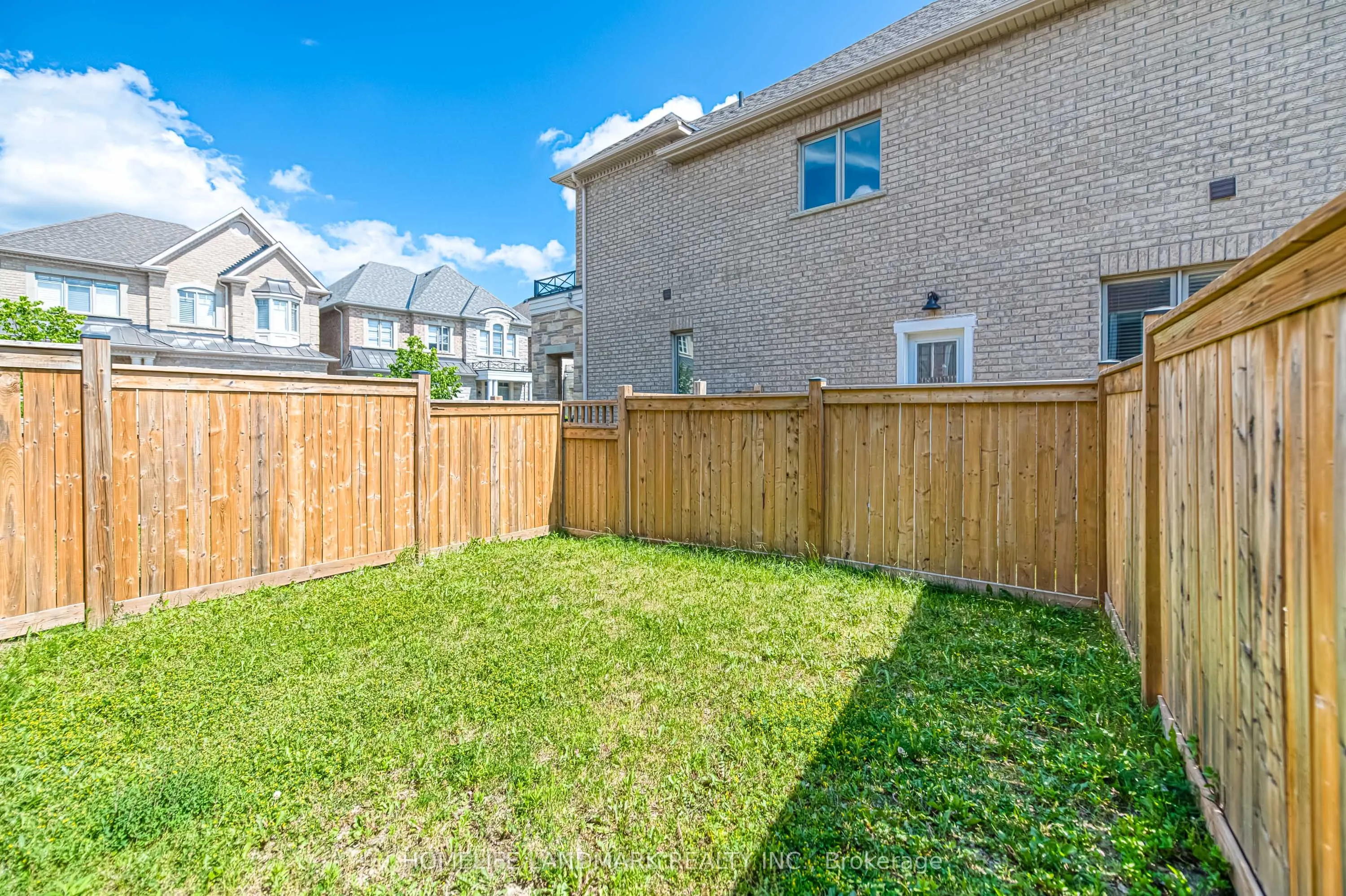 33 Thornapple Lane