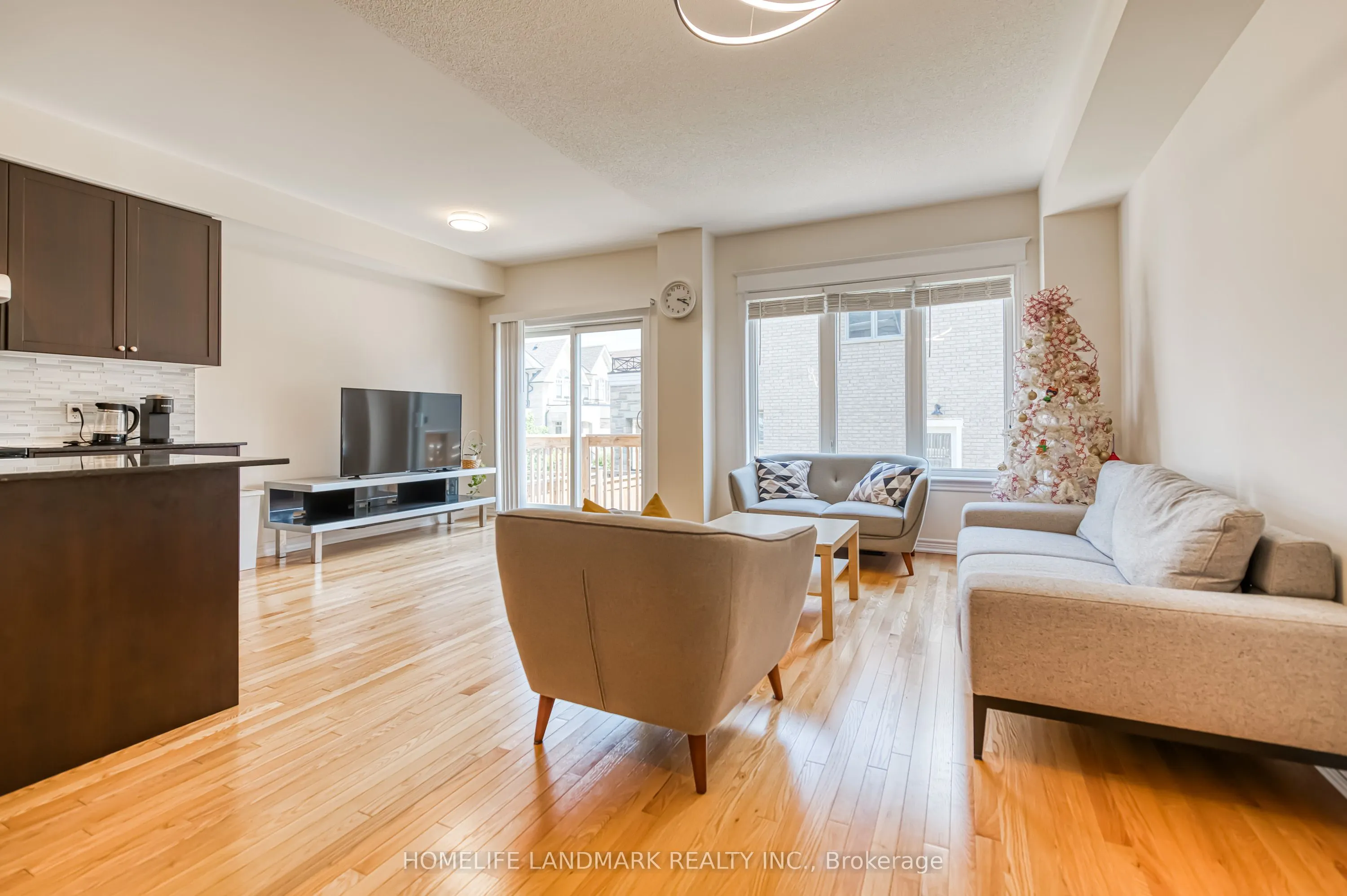 33 Thornapple Lane