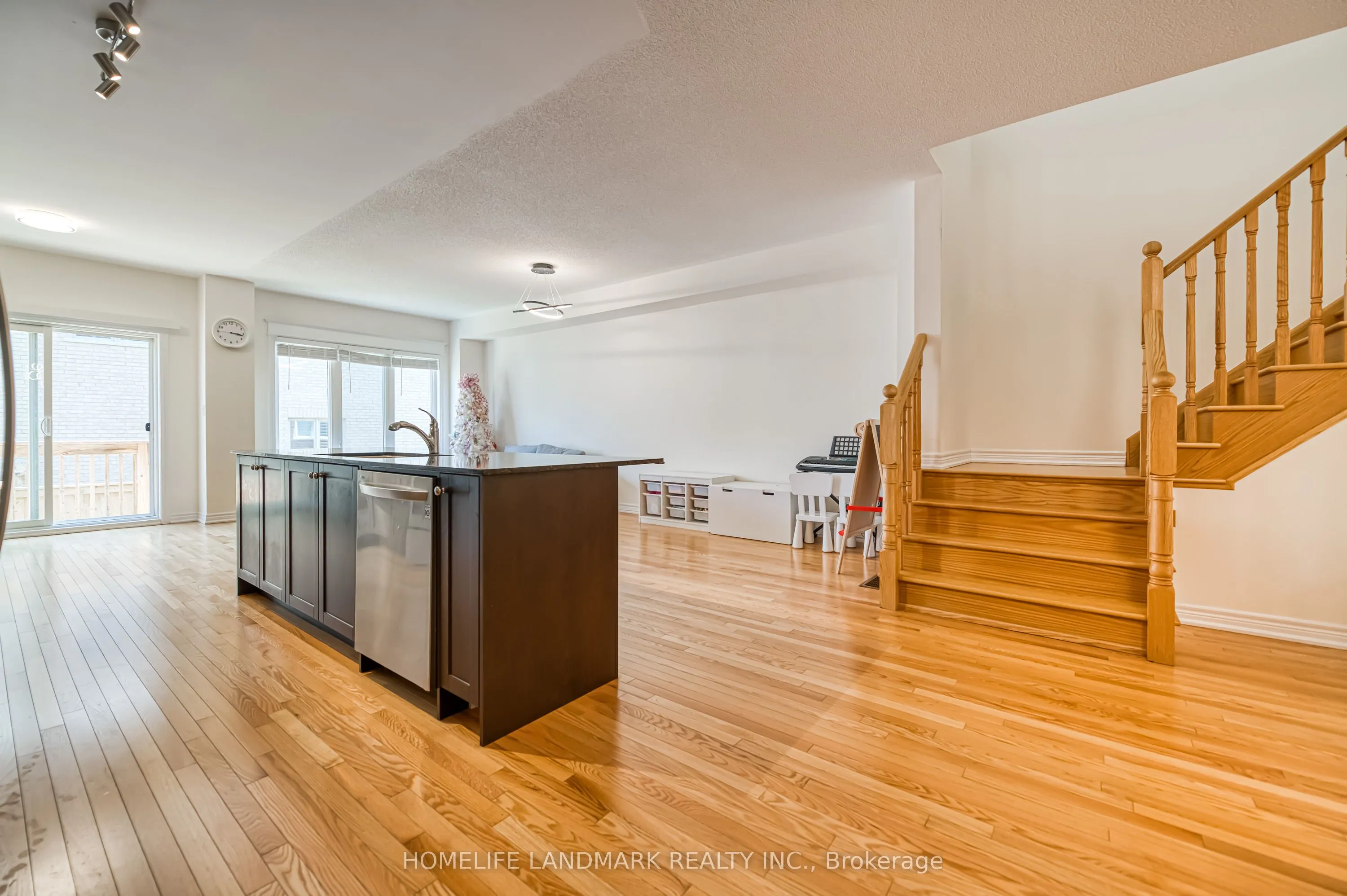 33 Thornapple Lane