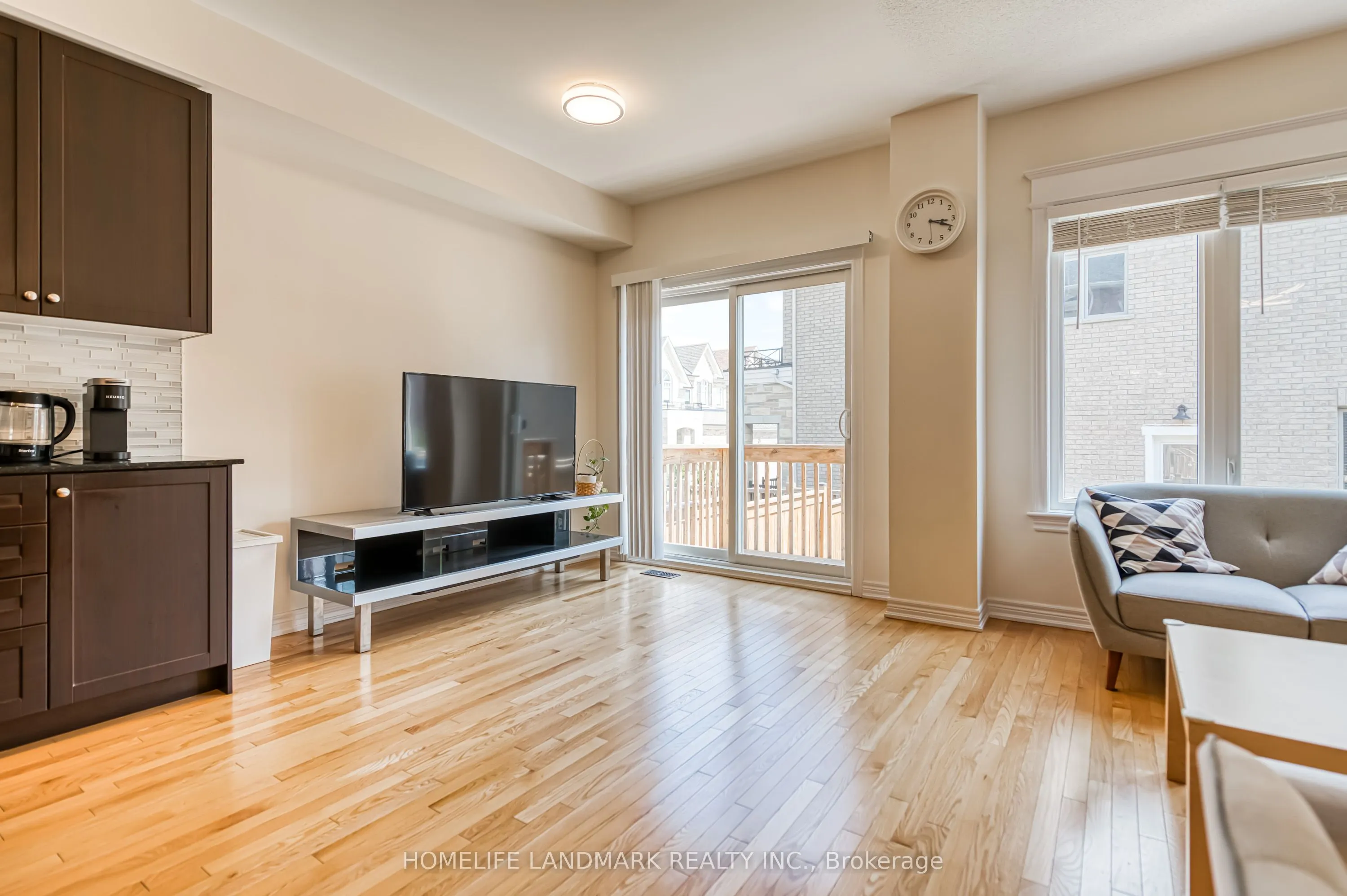 33 Thornapple Lane