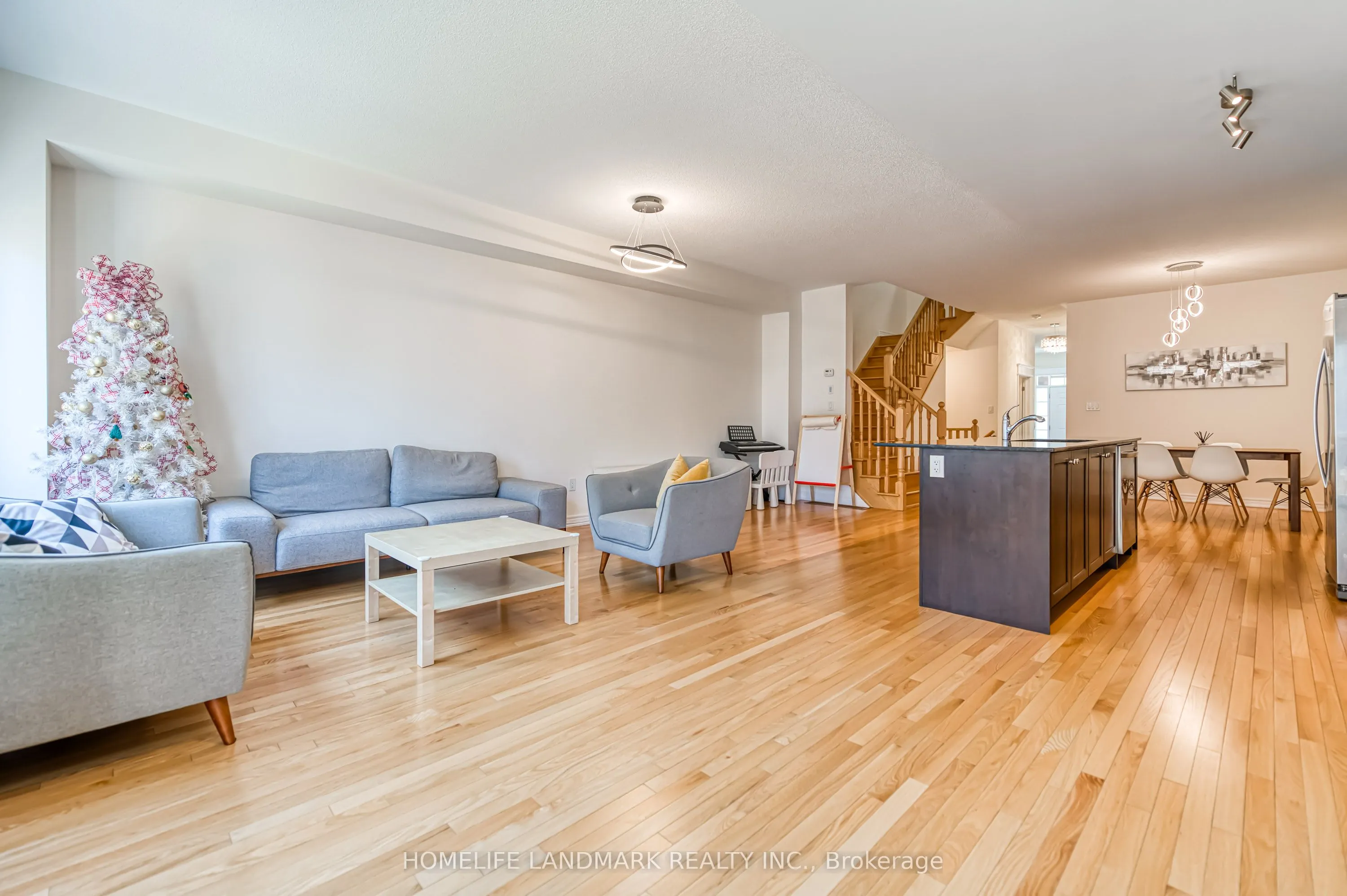 33 Thornapple Lane
