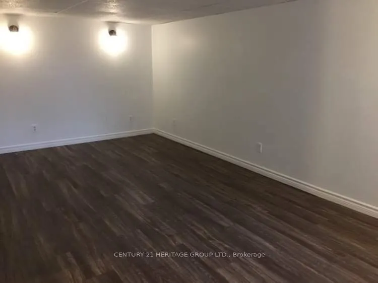 176 John Street W