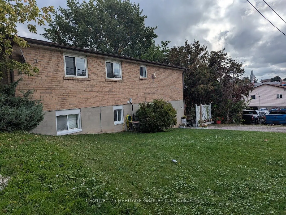 176 John Street W