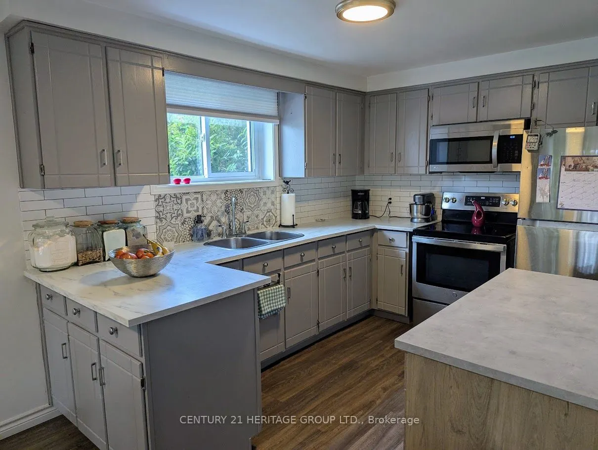 176 John Street W