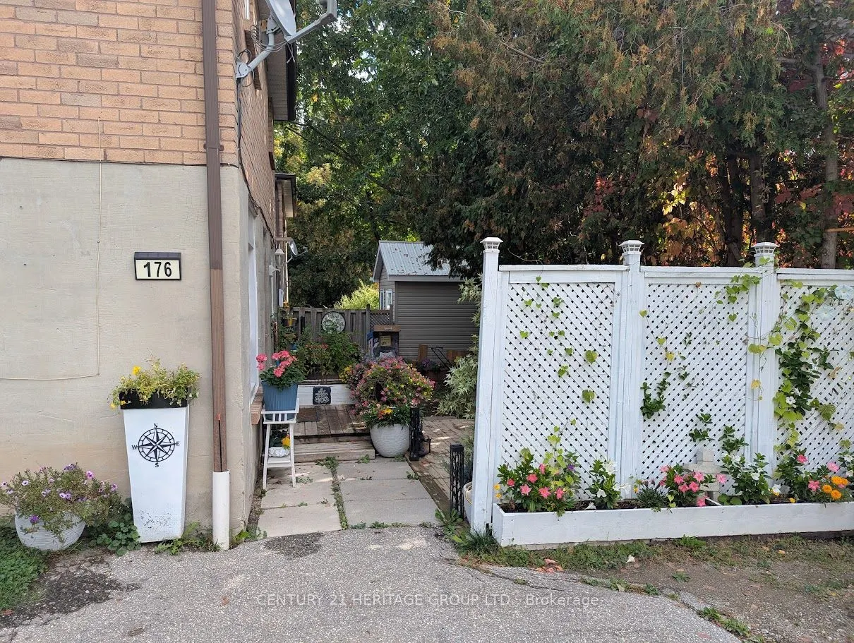 176 John Street W