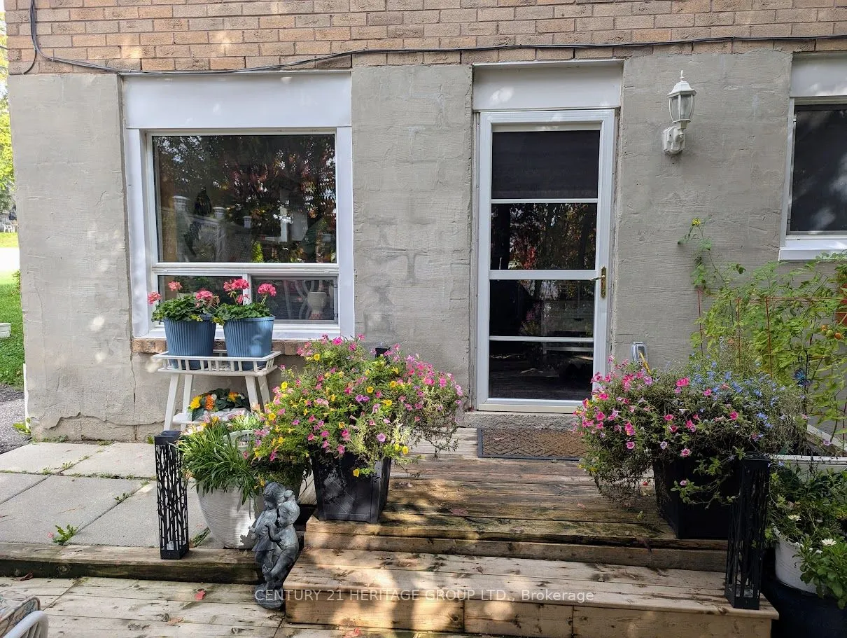 176 John Street W