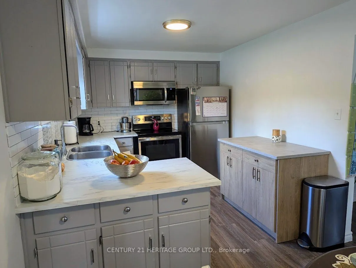 176 John Street W