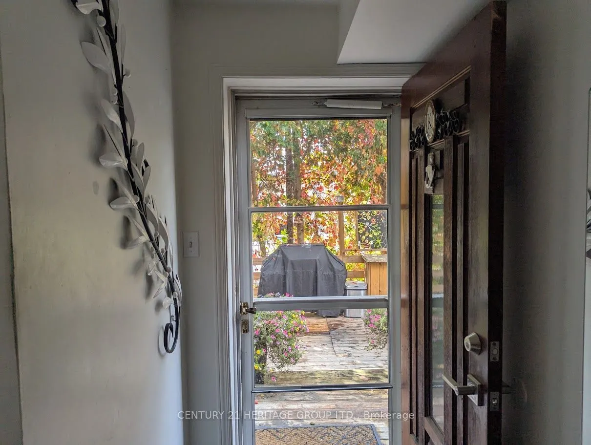 176 John Street W