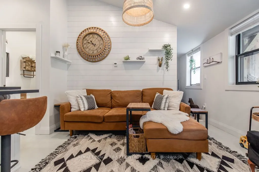 1370 Killarney Beach Road