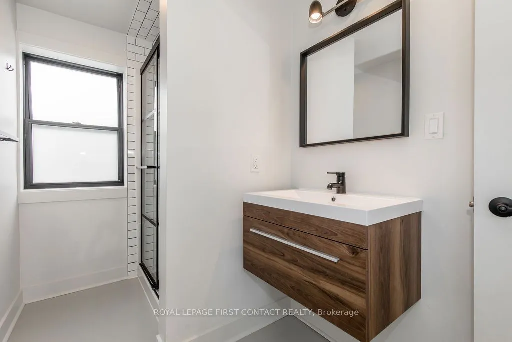 1370 Killarney Beach Road