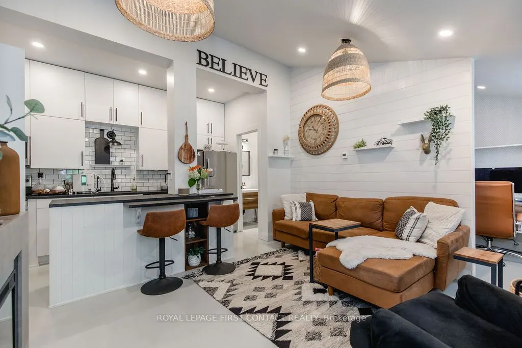 1370 Killarney Beach Road