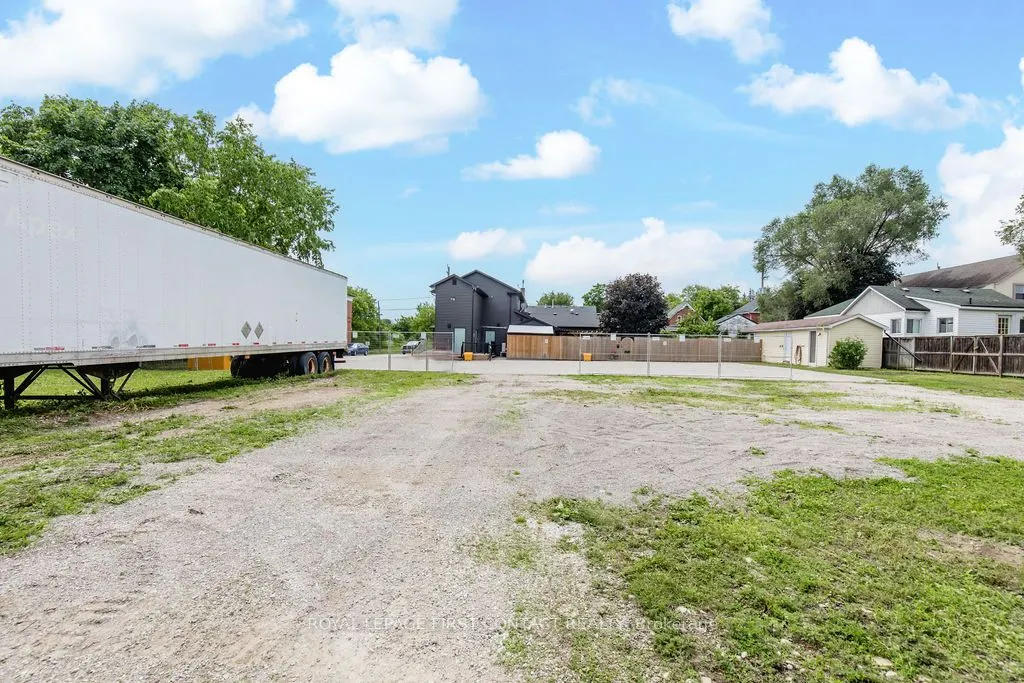 1370 Killarney Beach Road
