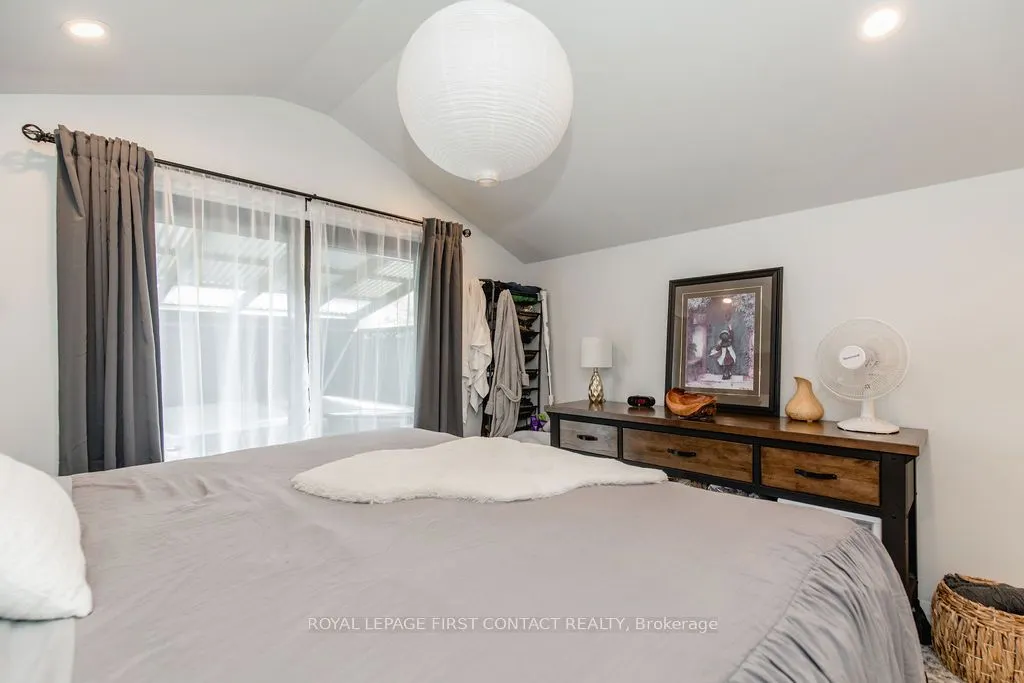 1370 Killarney Beach Road