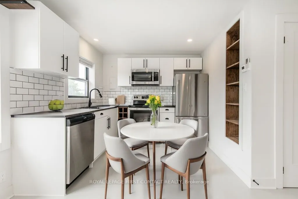 1370 Killarney Beach Road