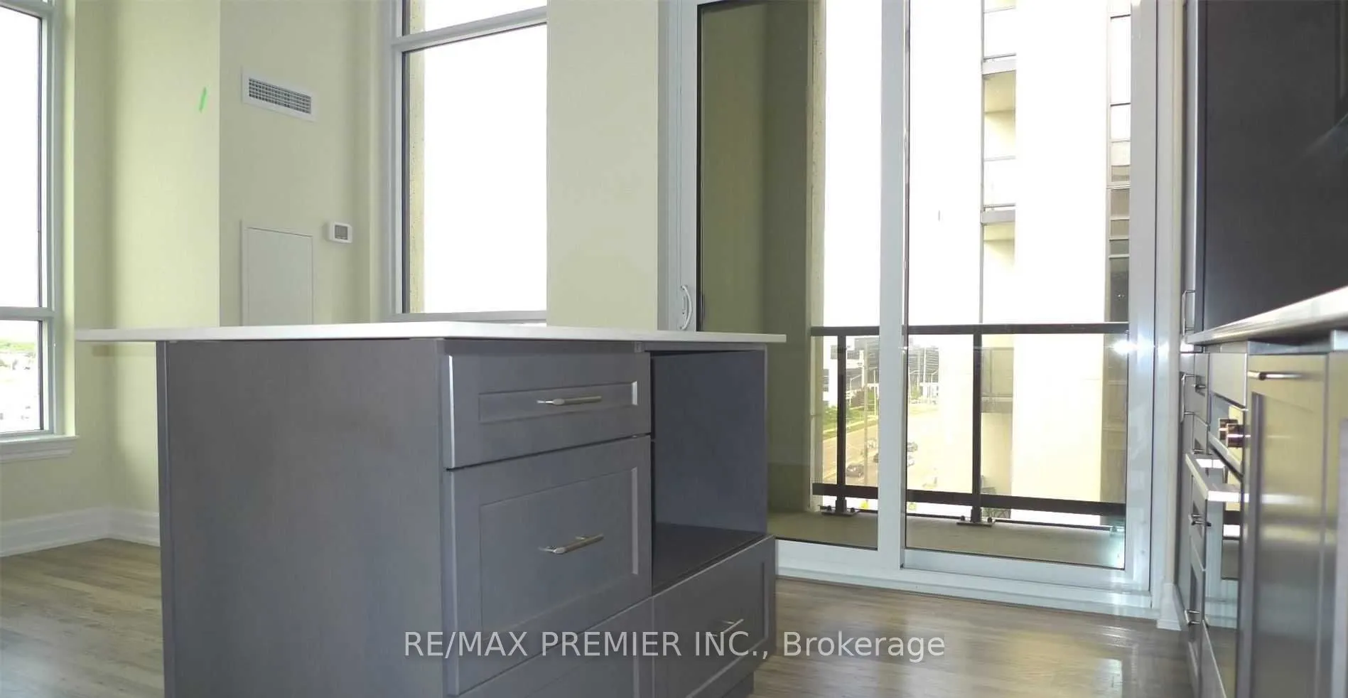 9075 Jane Street, #615