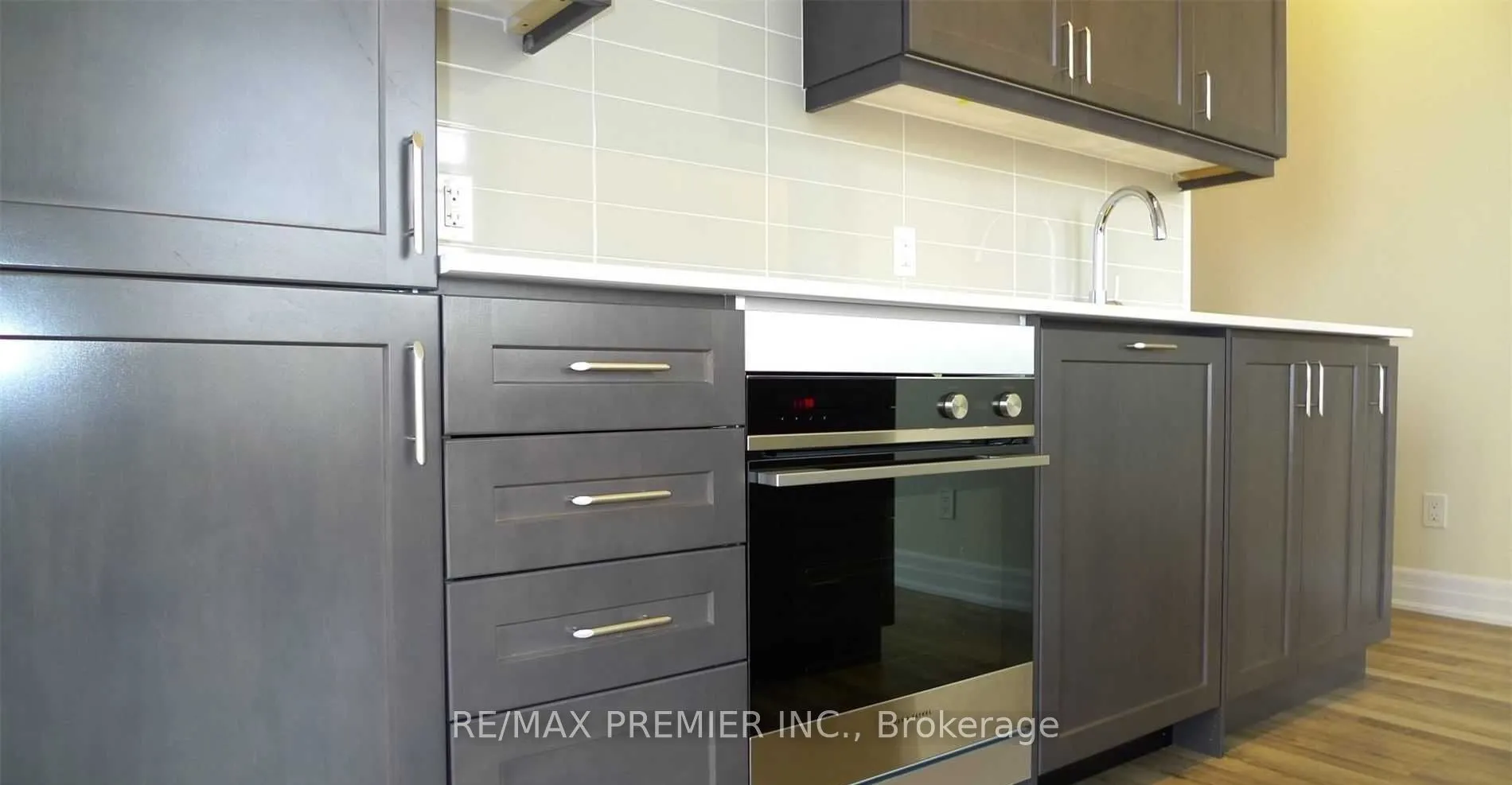 9075 Jane Street, #615