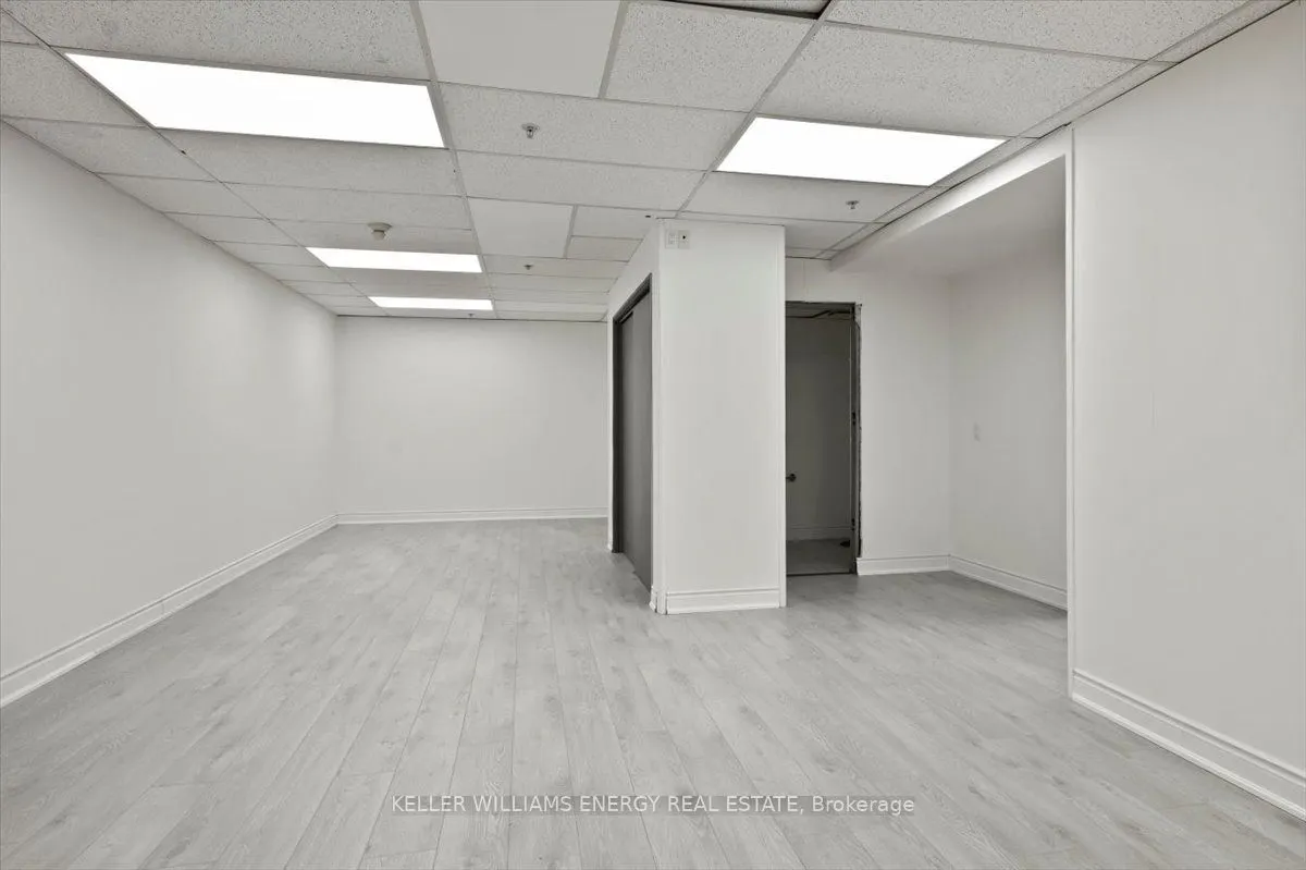 2 Brock Street W, #5B