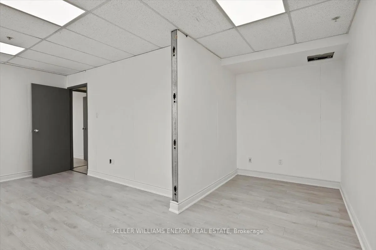 2 Brock Street W, #5B