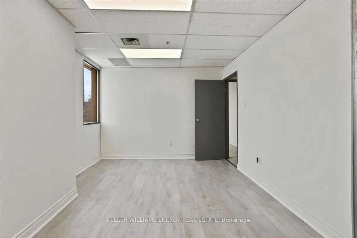2 Brock Street W, #5B