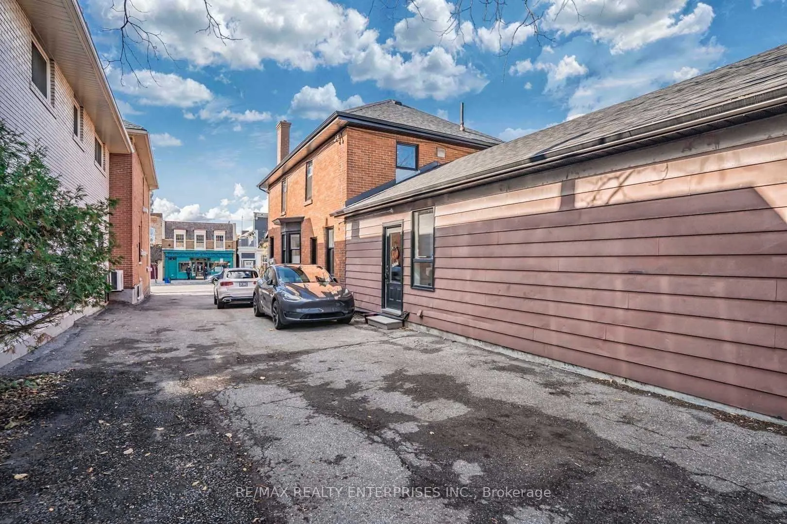 79 Main Street N