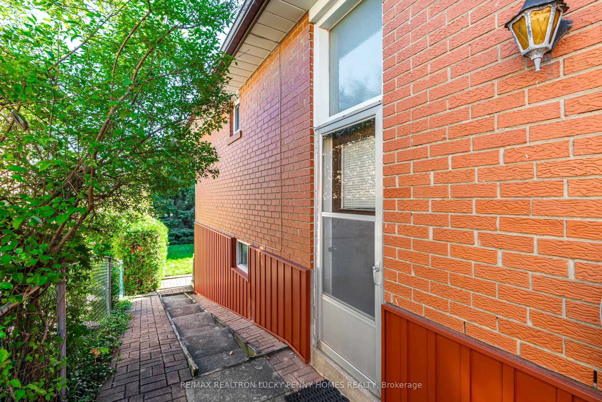 7 Friar Tuck Road
