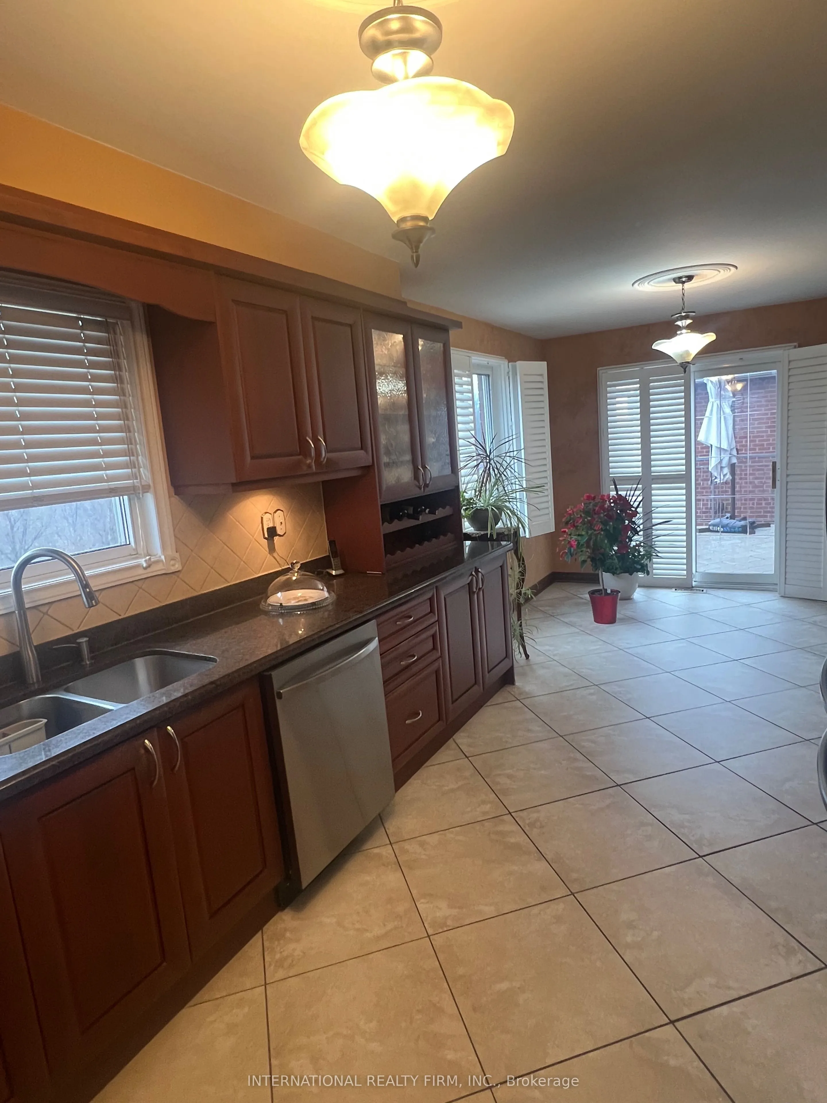 95 Dunstan Crescent