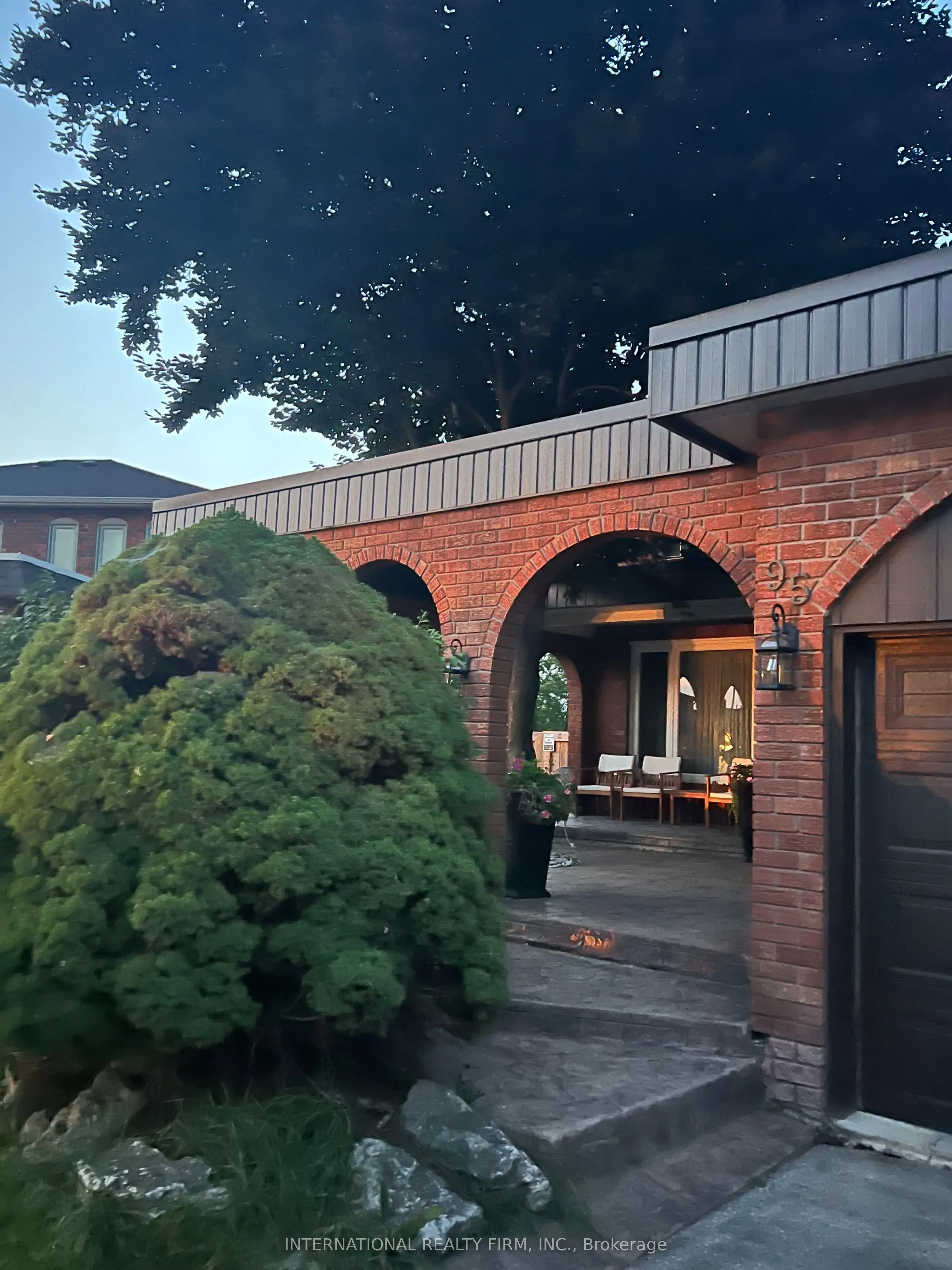 95 Dunstan Crescent