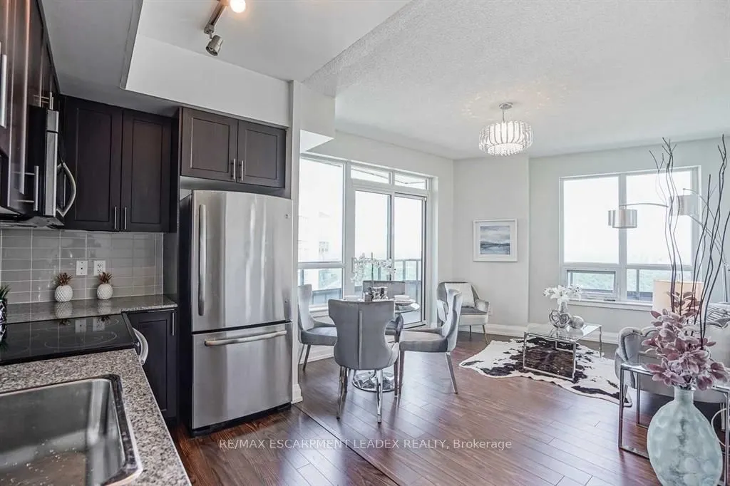 7161 Yonge Street, #2731
