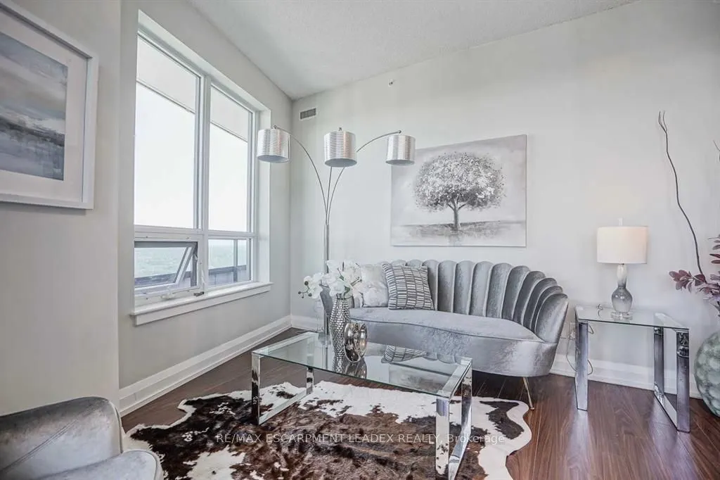 7161 Yonge Street, #2731