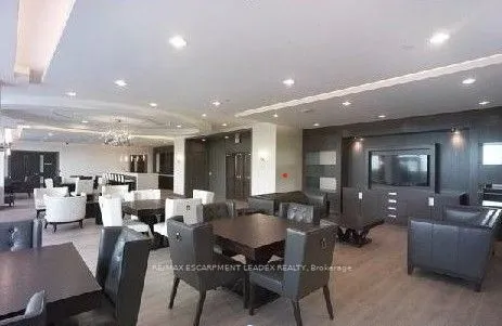 7161 Yonge Street, #2731