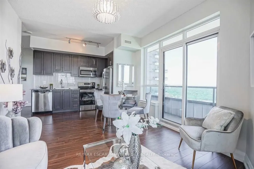 7161 Yonge Street, #2731