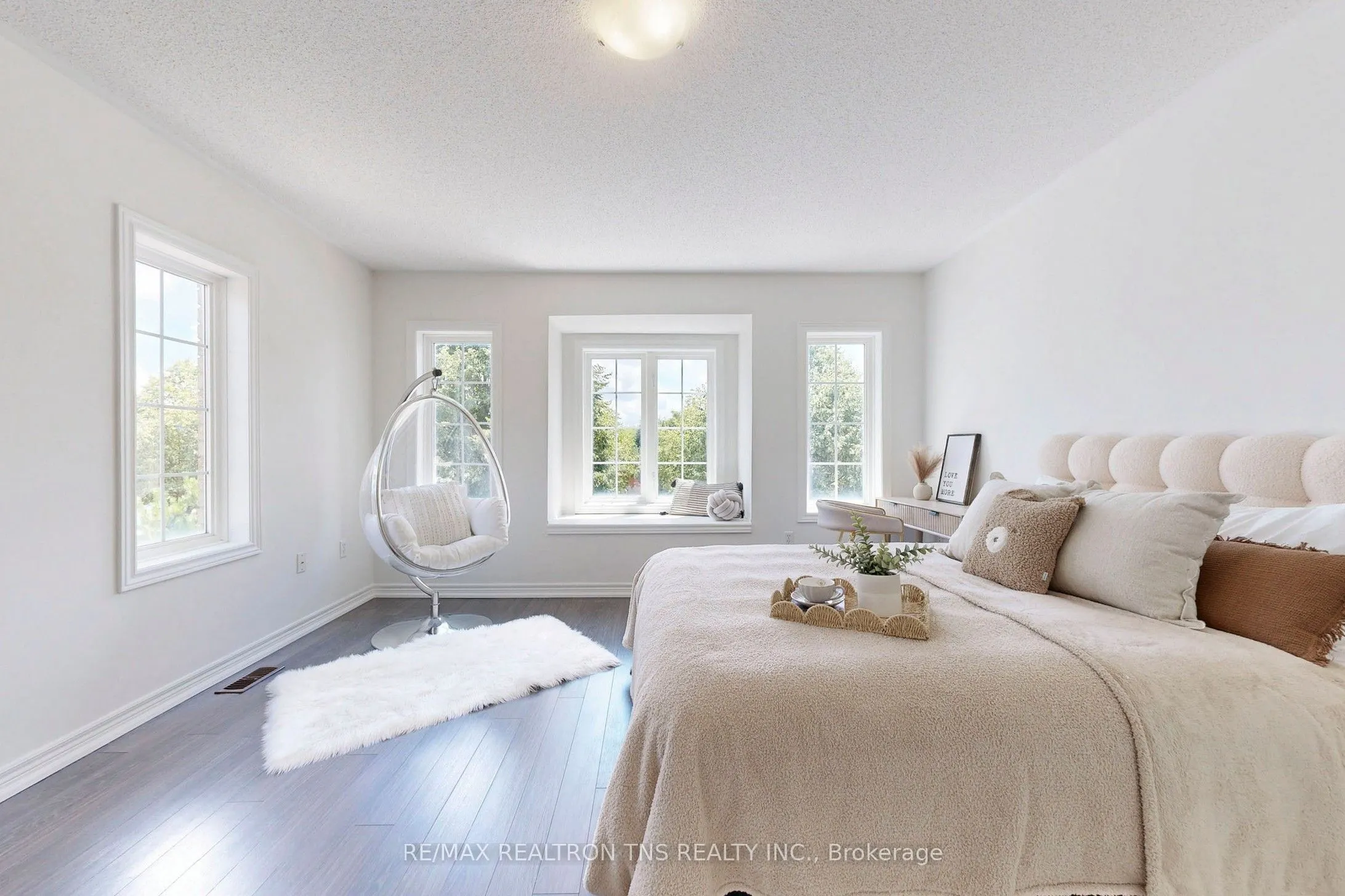 28 Golden Oak Avenue