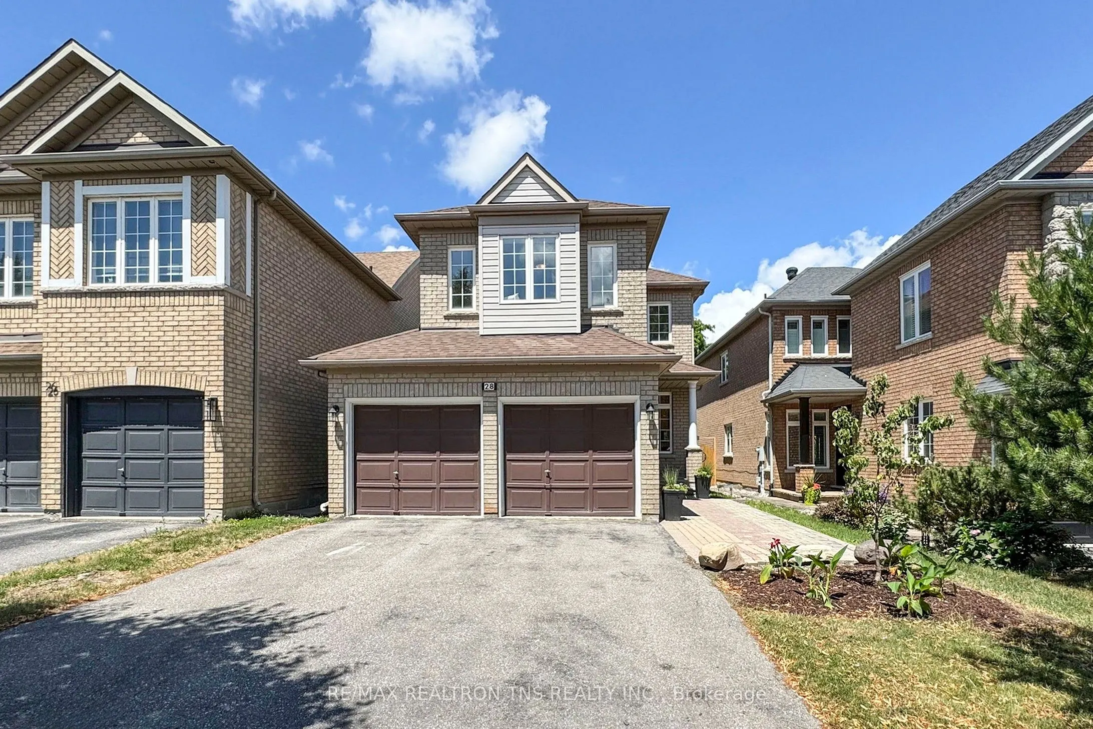28 Golden Oak Avenue