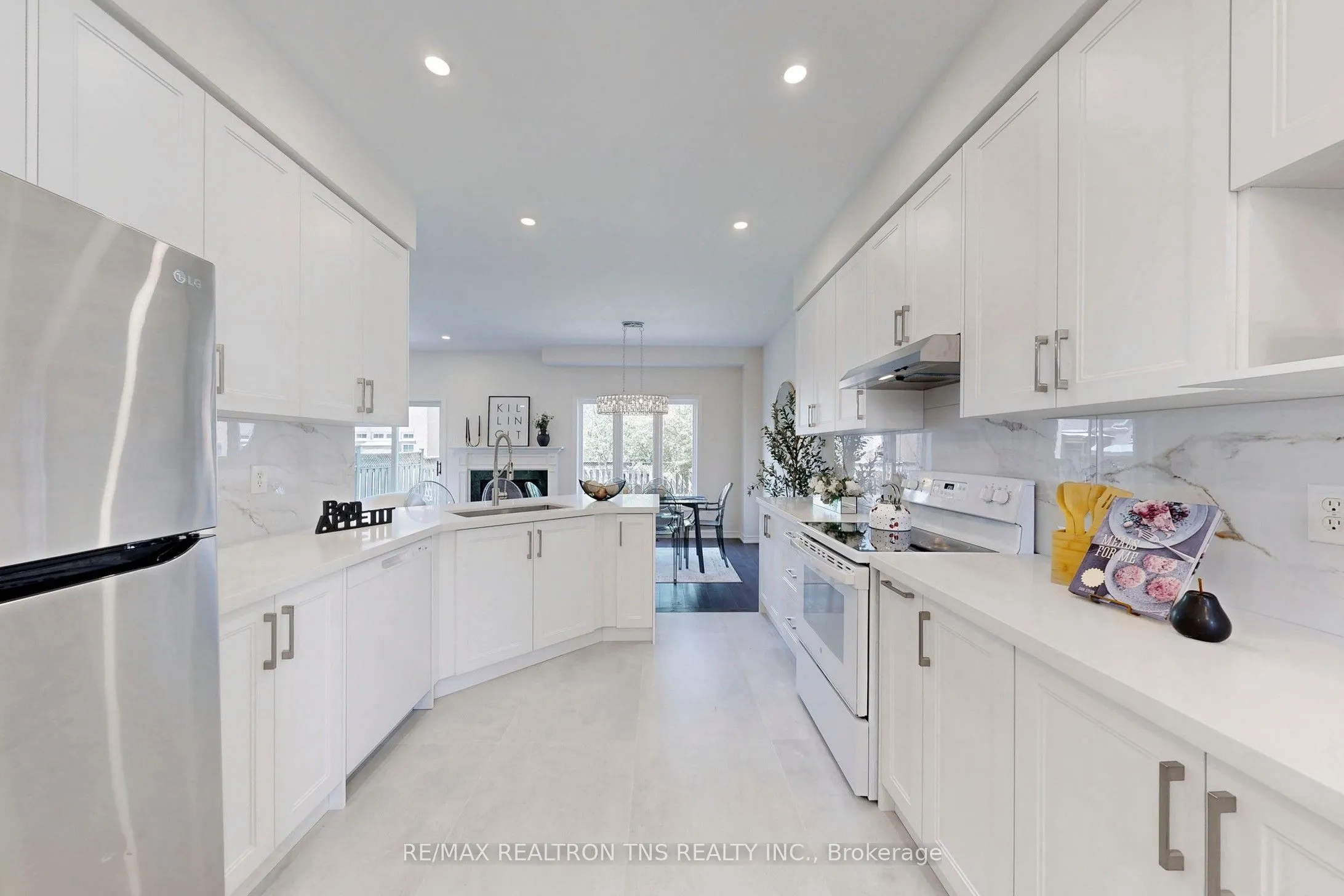 28 Golden Oak Avenue