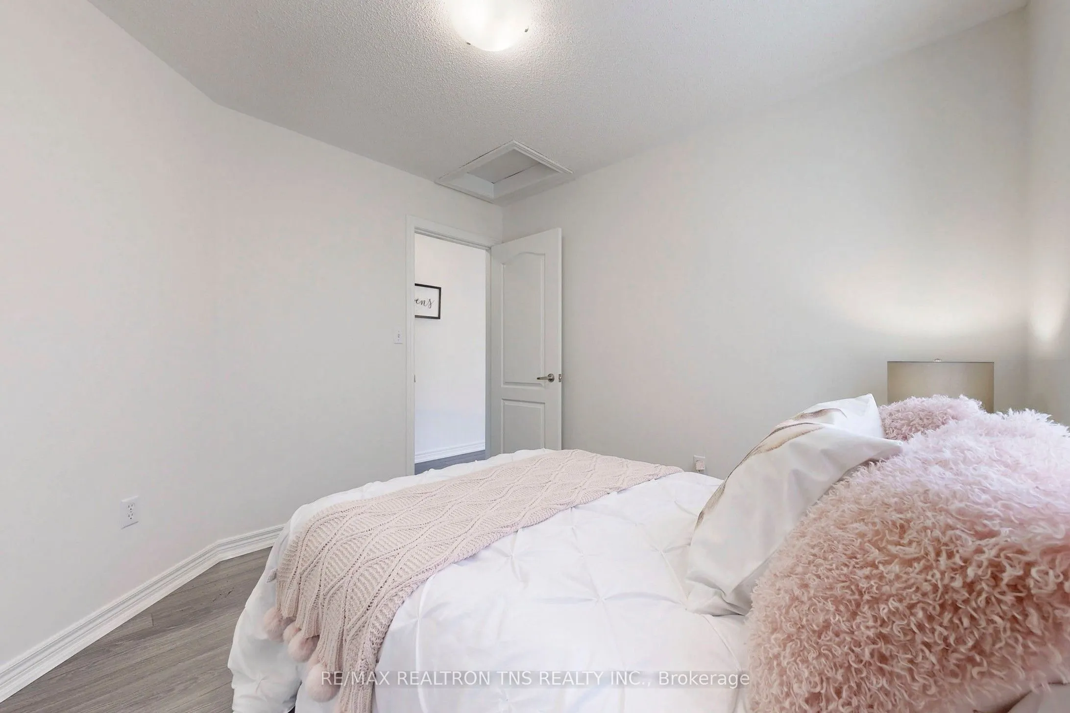 28 Golden Oak Avenue
