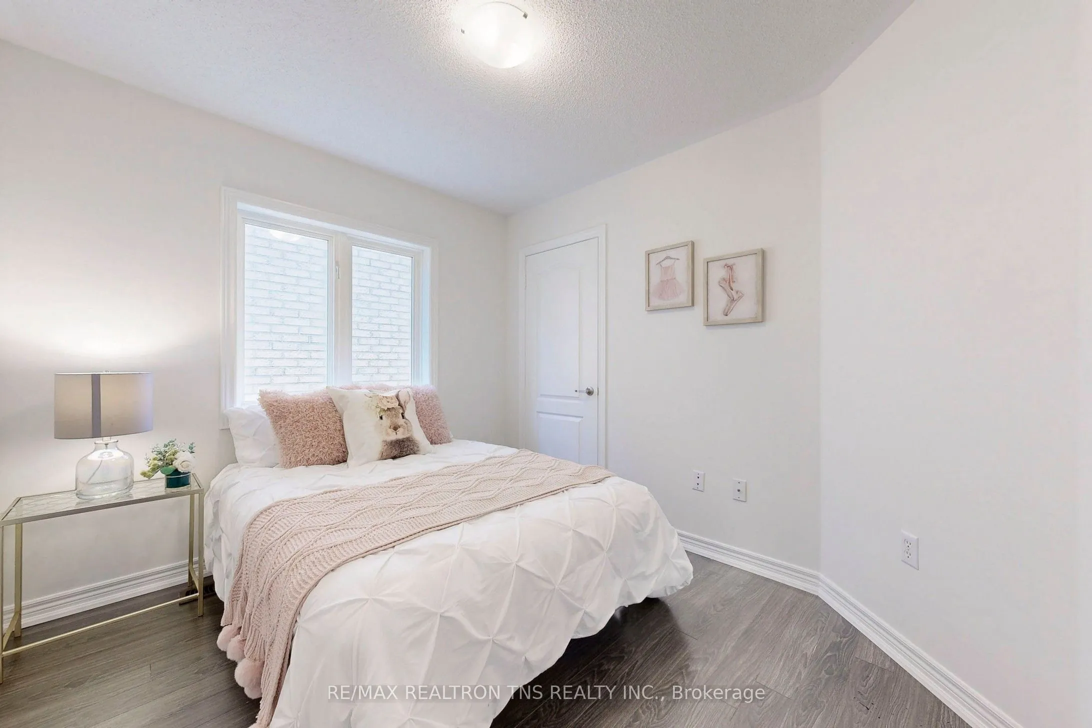 28 Golden Oak Avenue