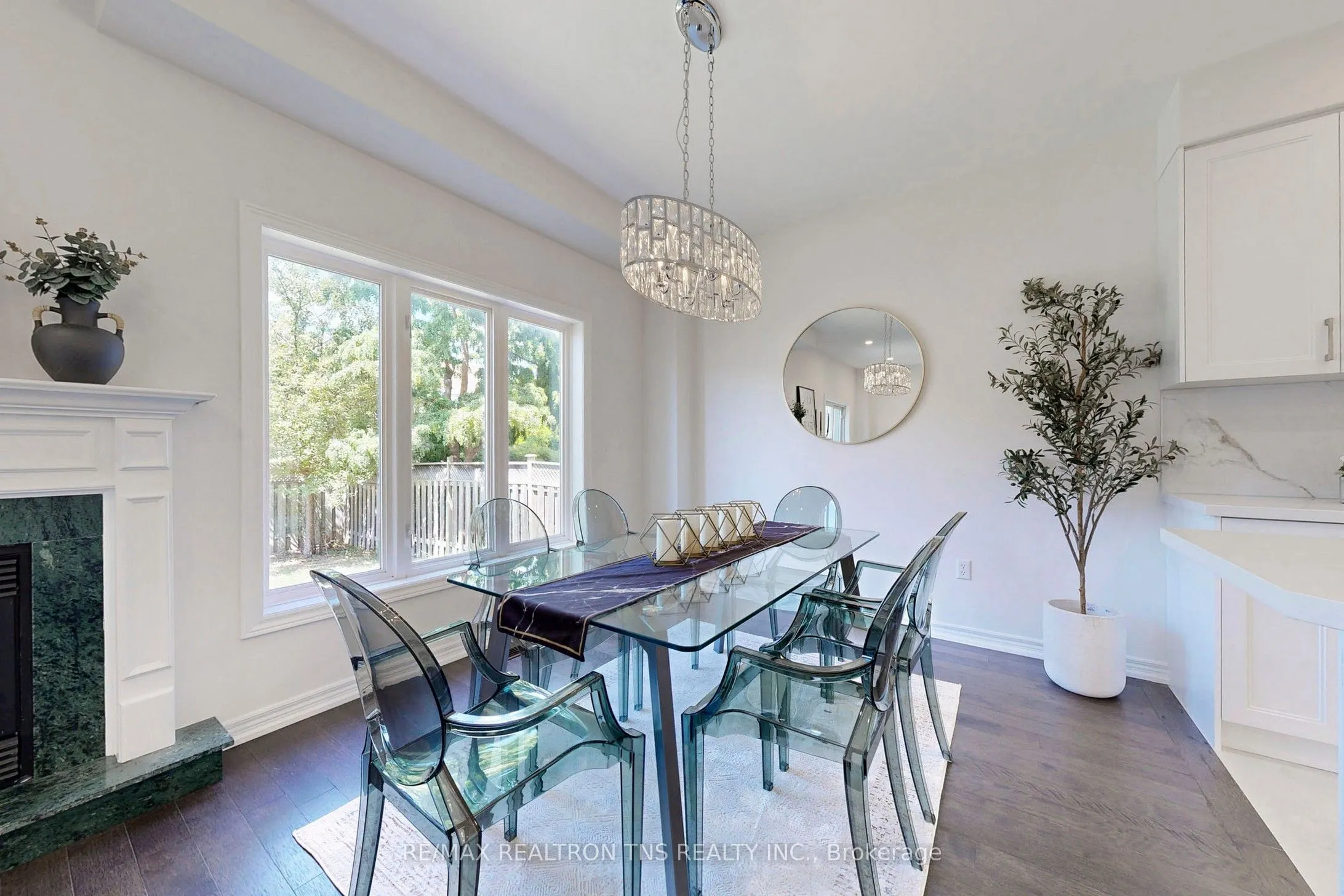 28 Golden Oak Avenue