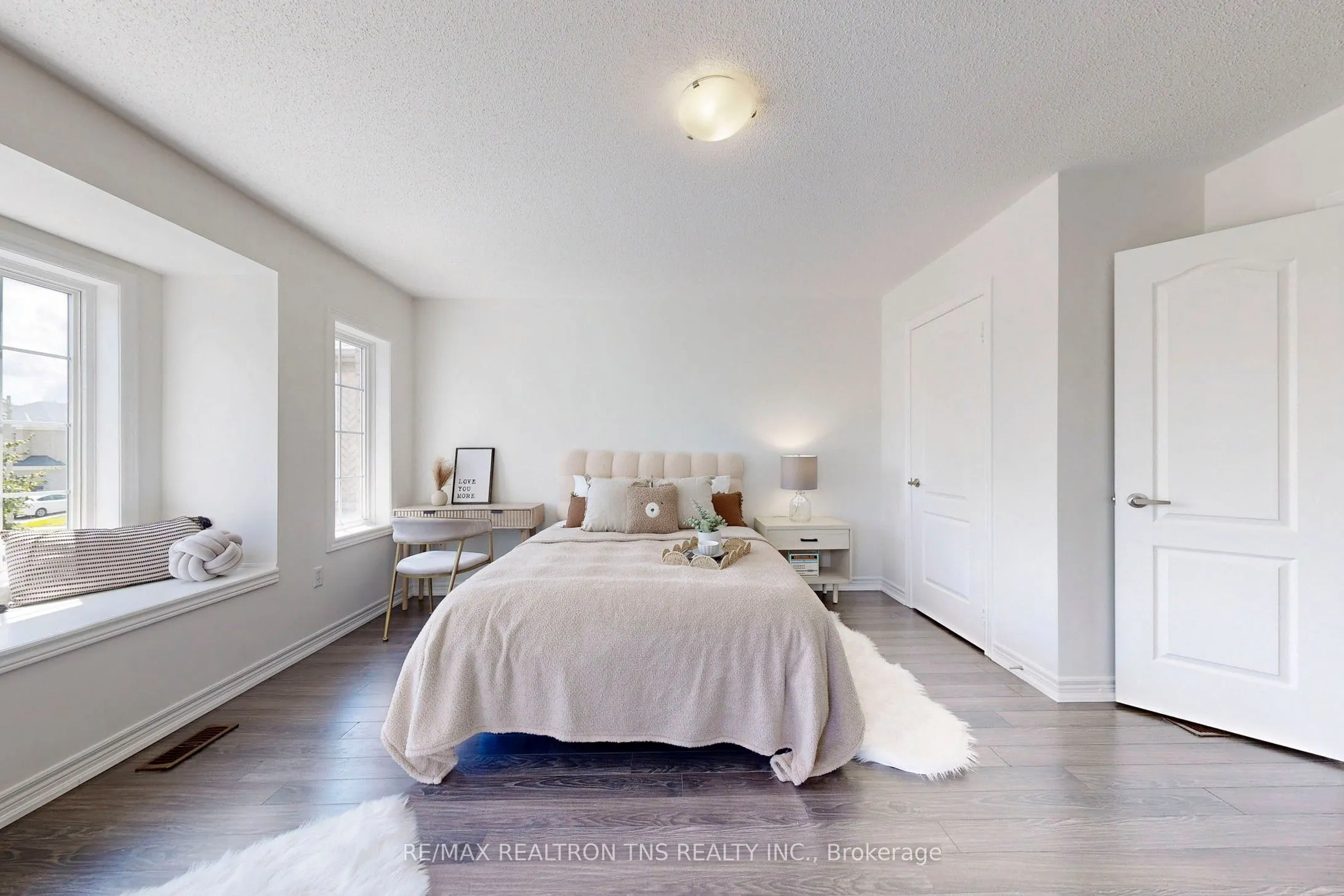 28 Golden Oak Avenue