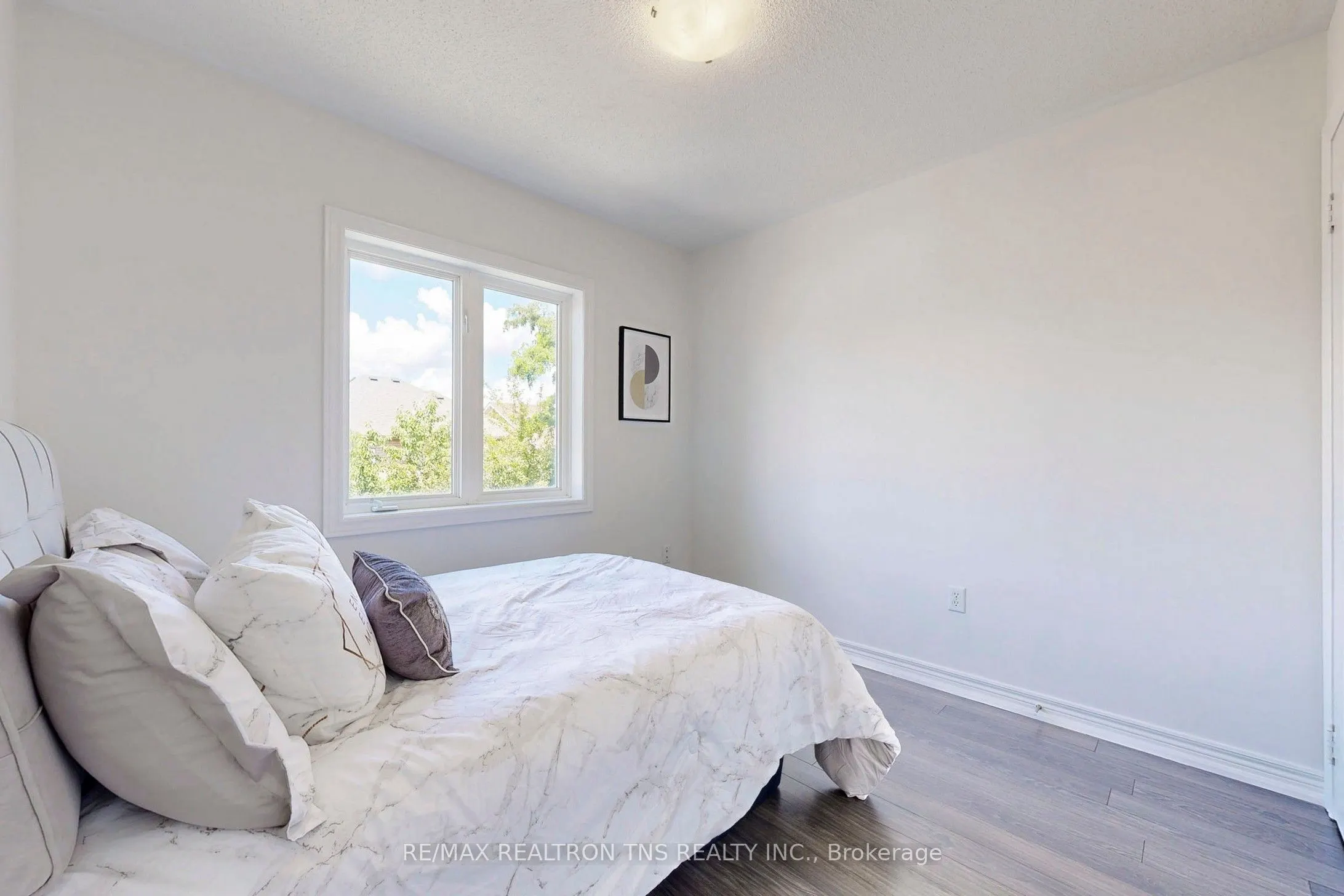 28 Golden Oak Avenue