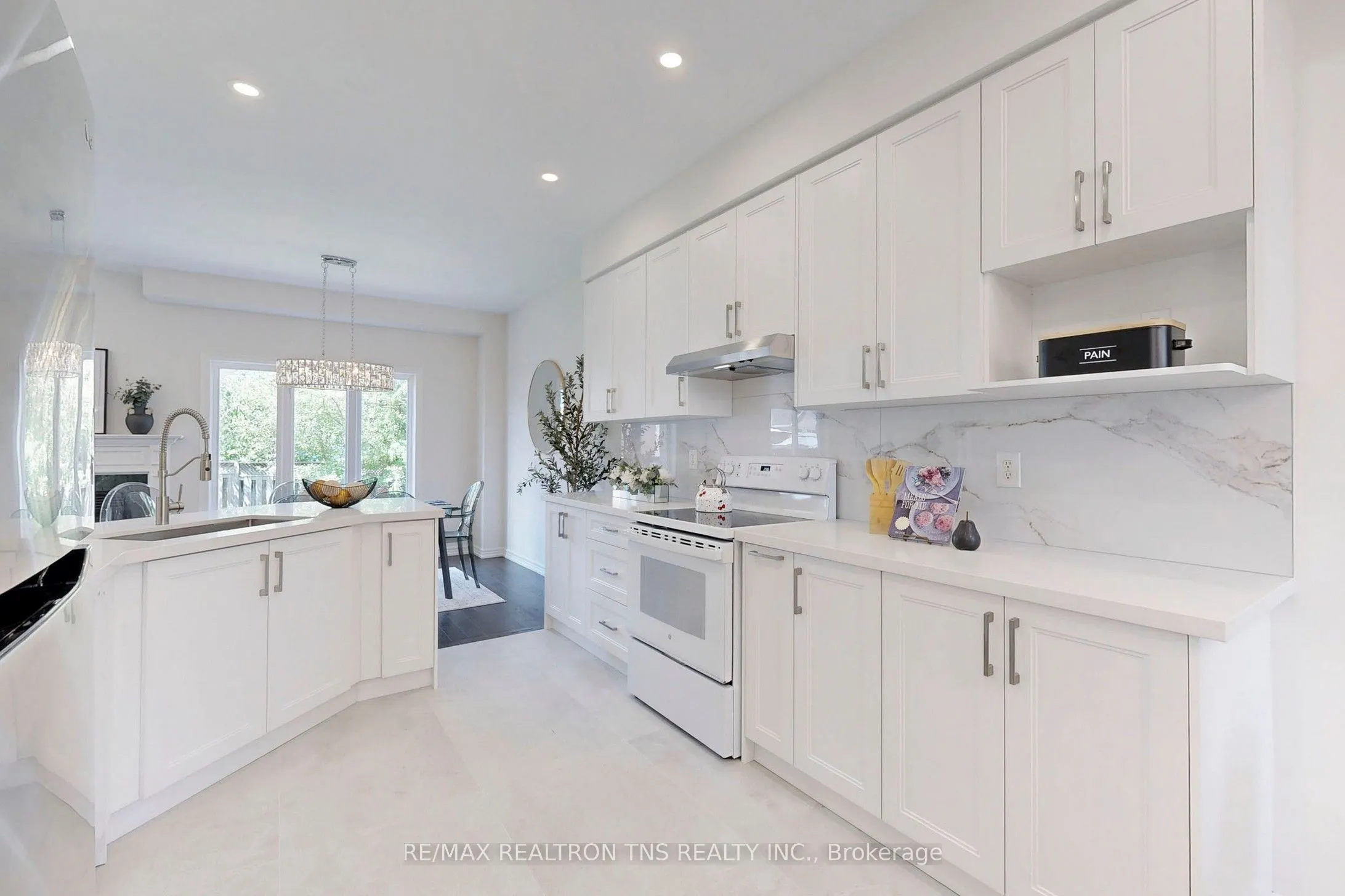 28 Golden Oak Avenue