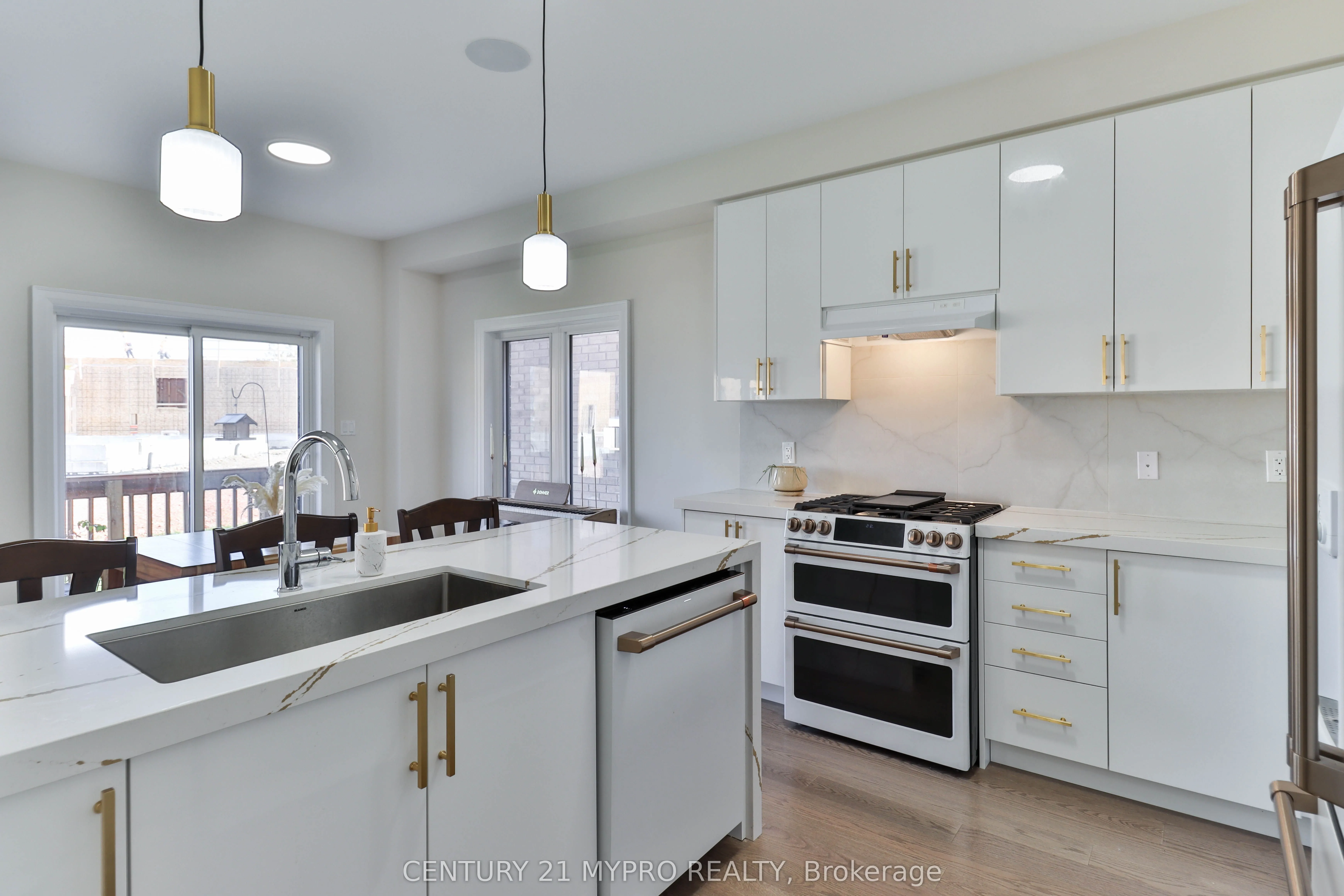 15 George Ellis Drive