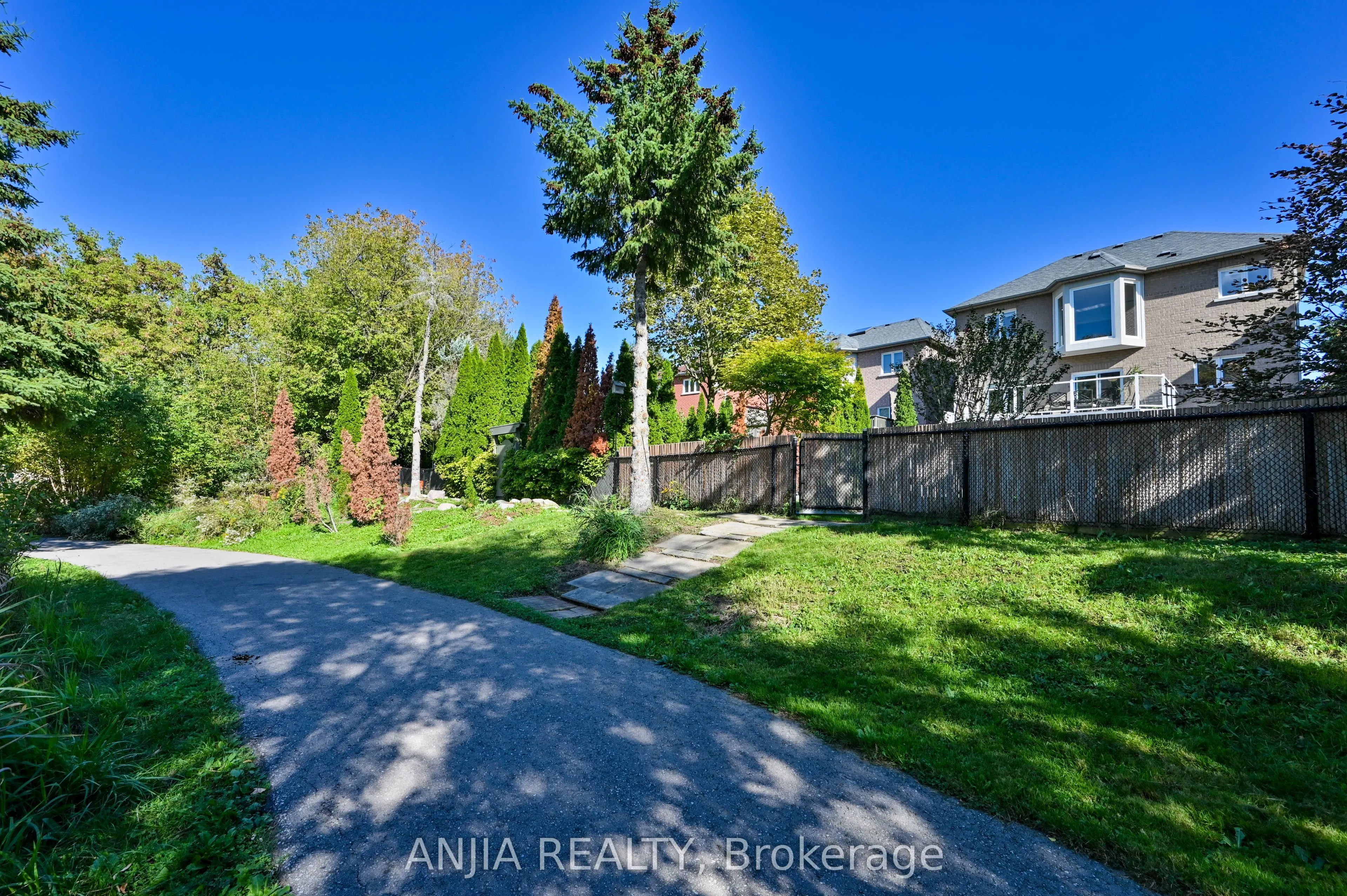 30 Annina Crescent