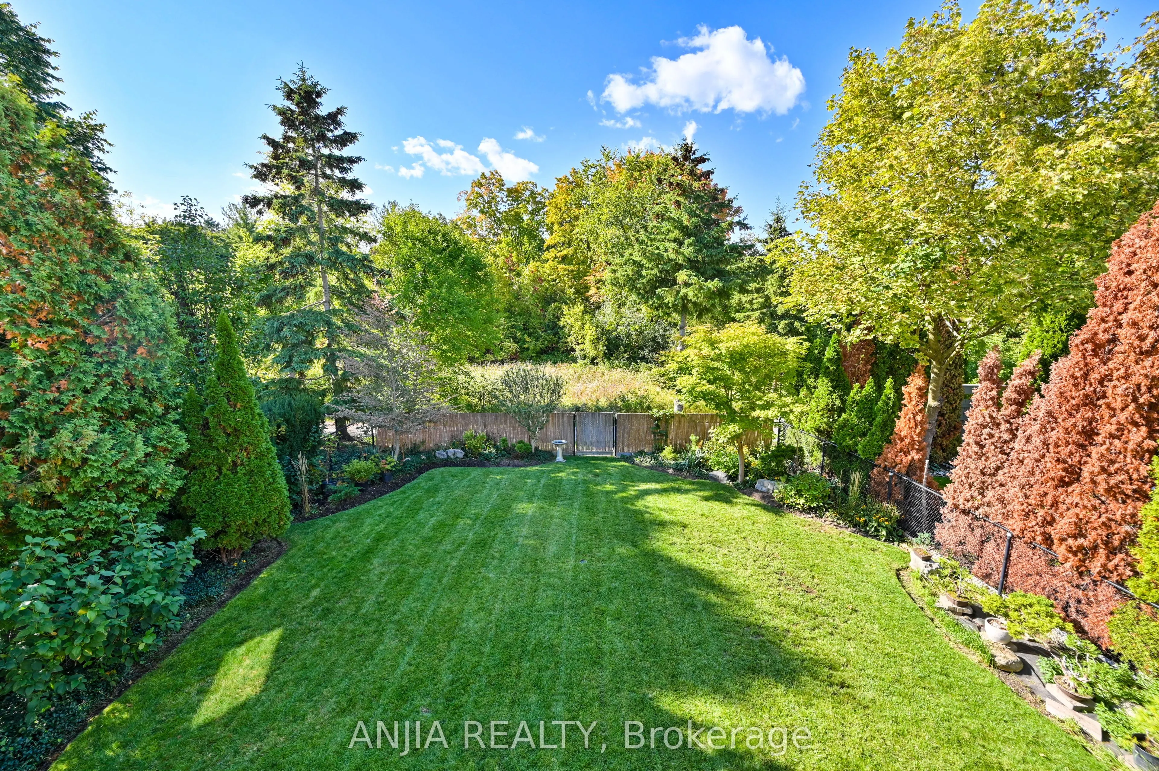 30 Annina Crescent