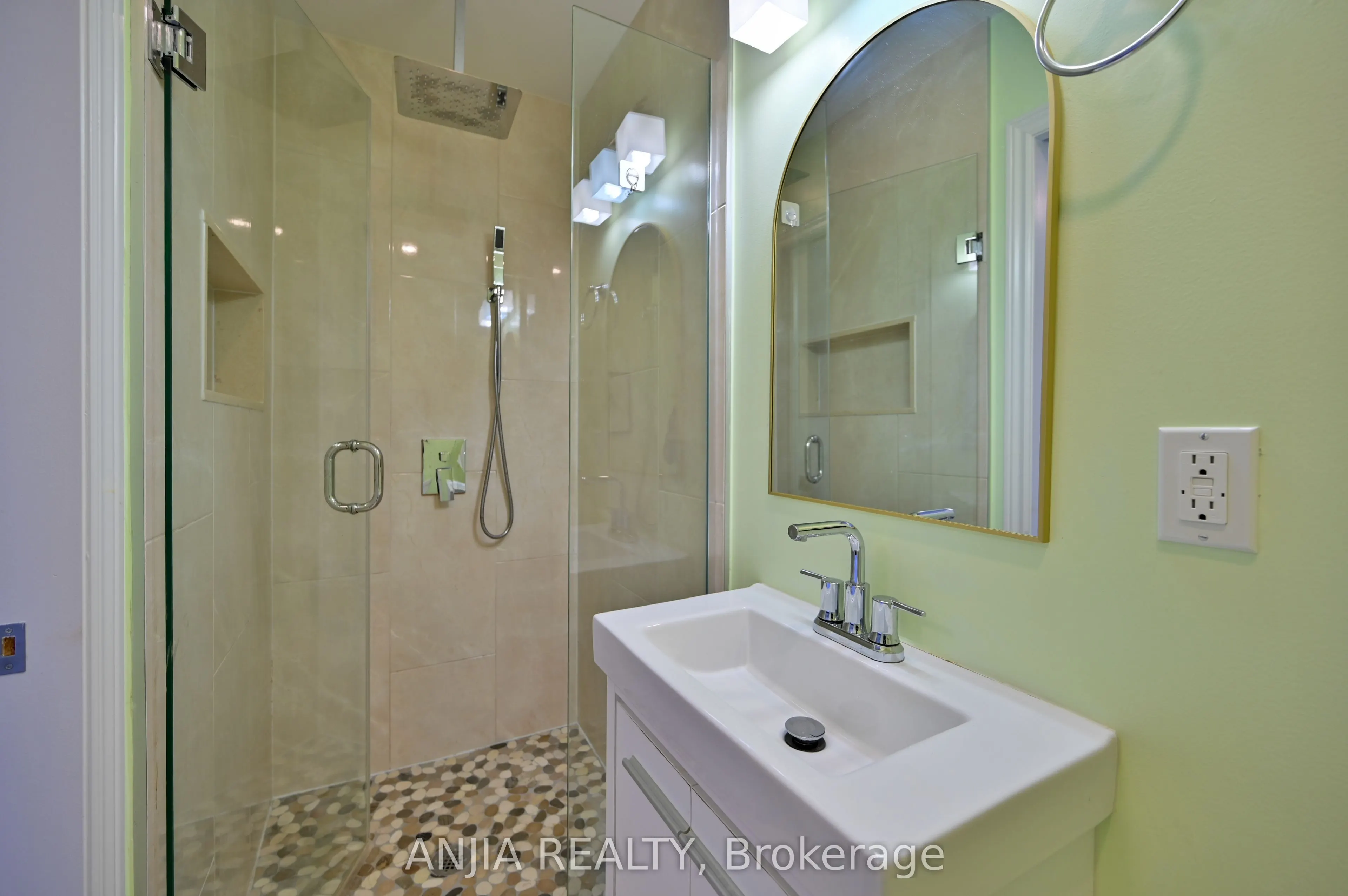 30 Annina Crescent