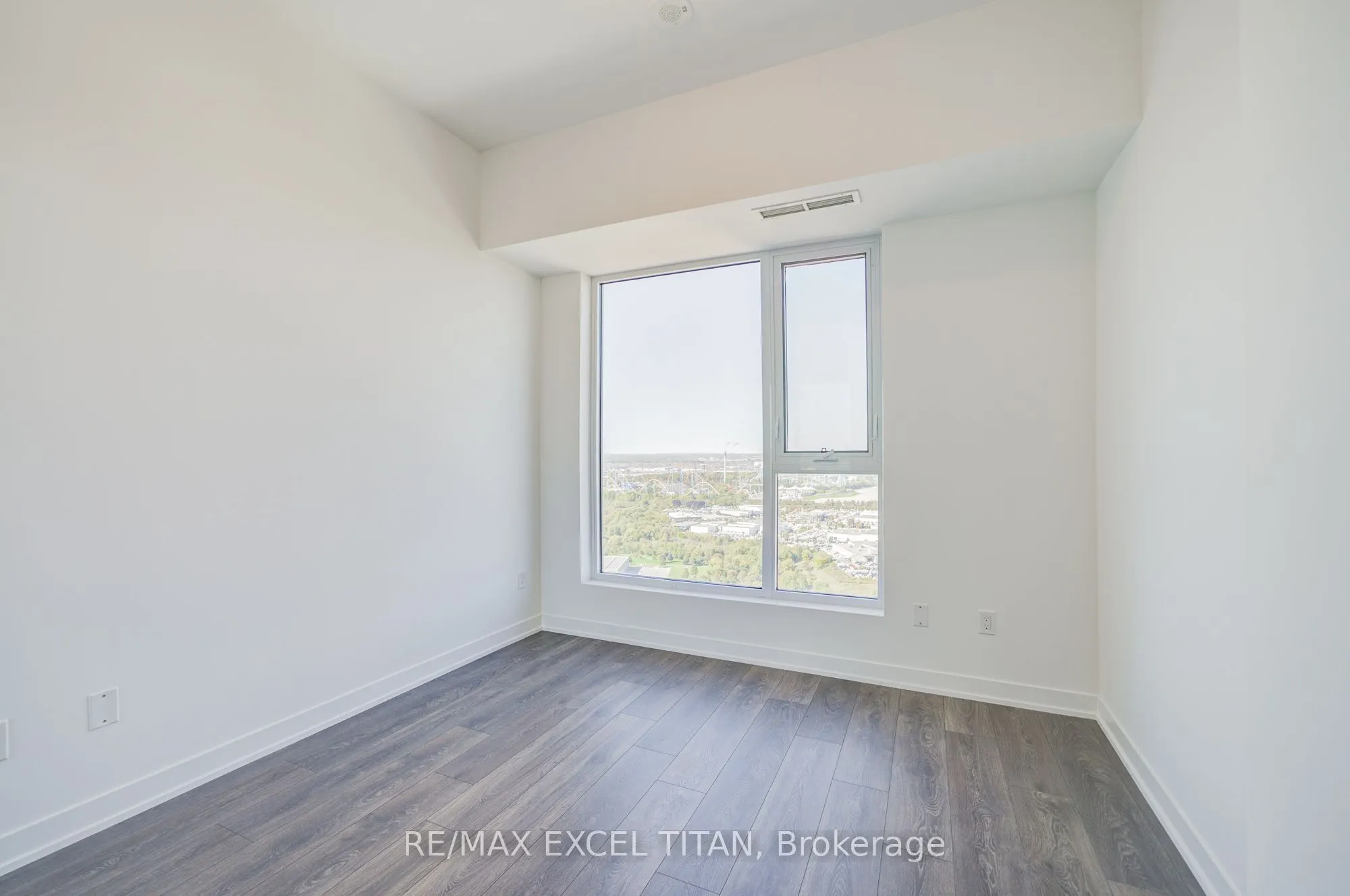 498 Caldari Road N, #3003