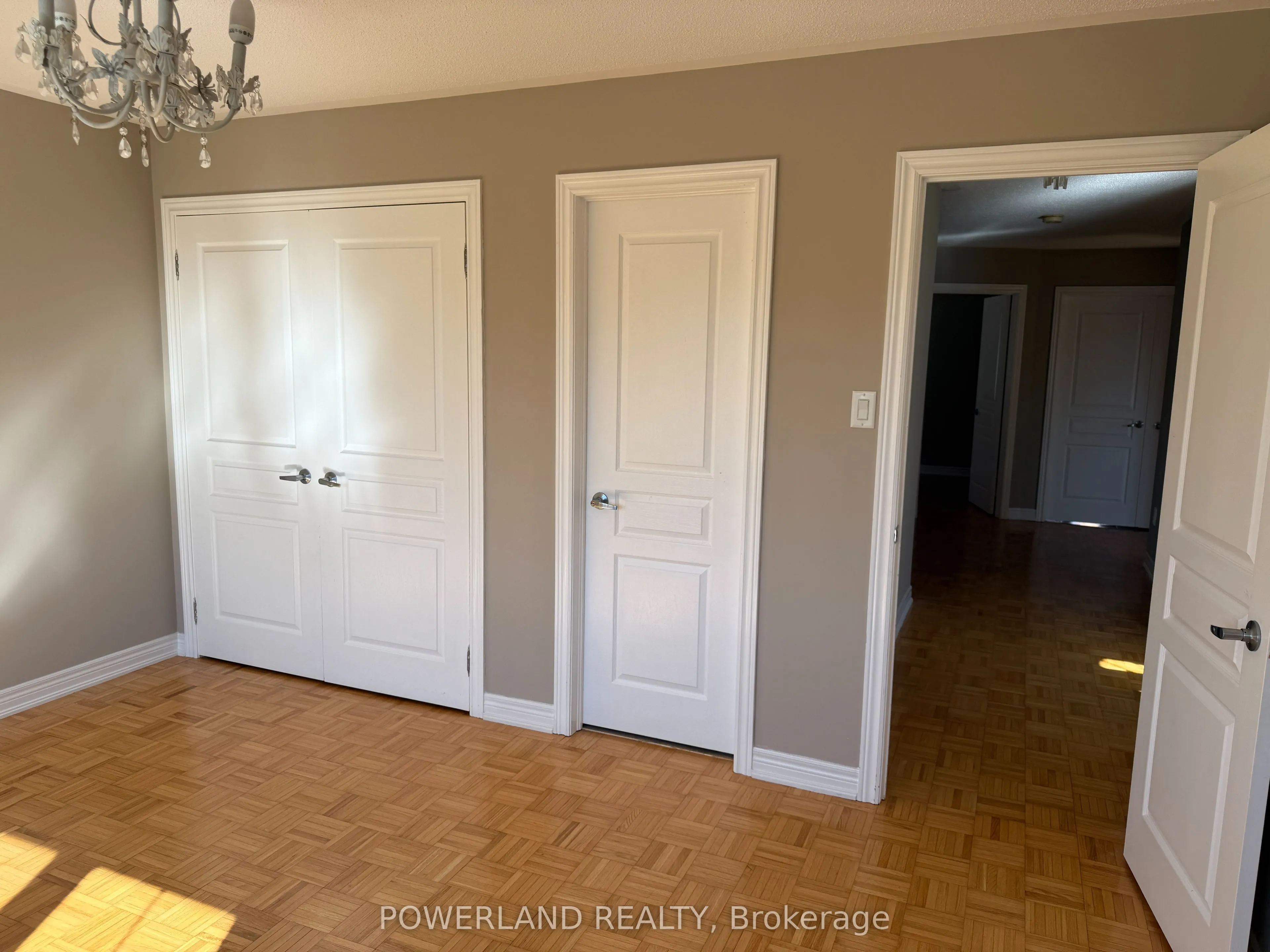 16 Ravine Edge Drive