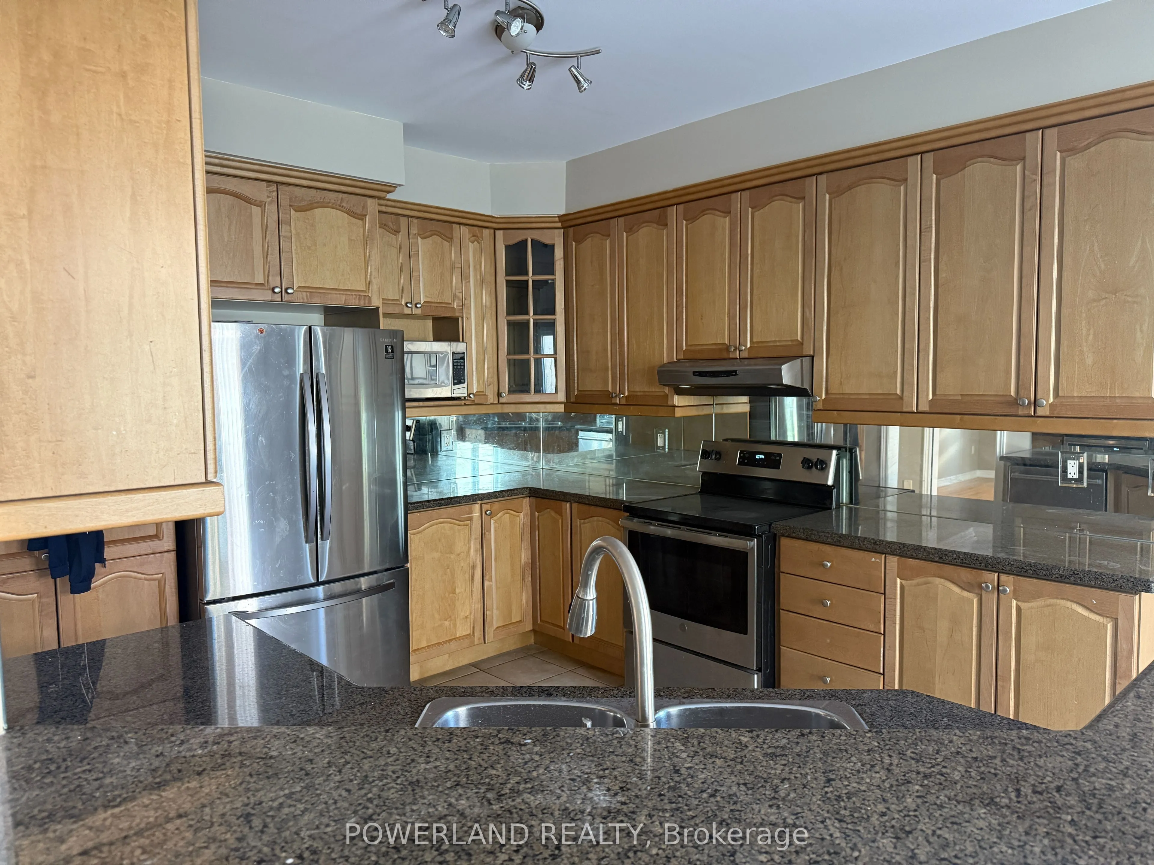 16 Ravine Edge Drive