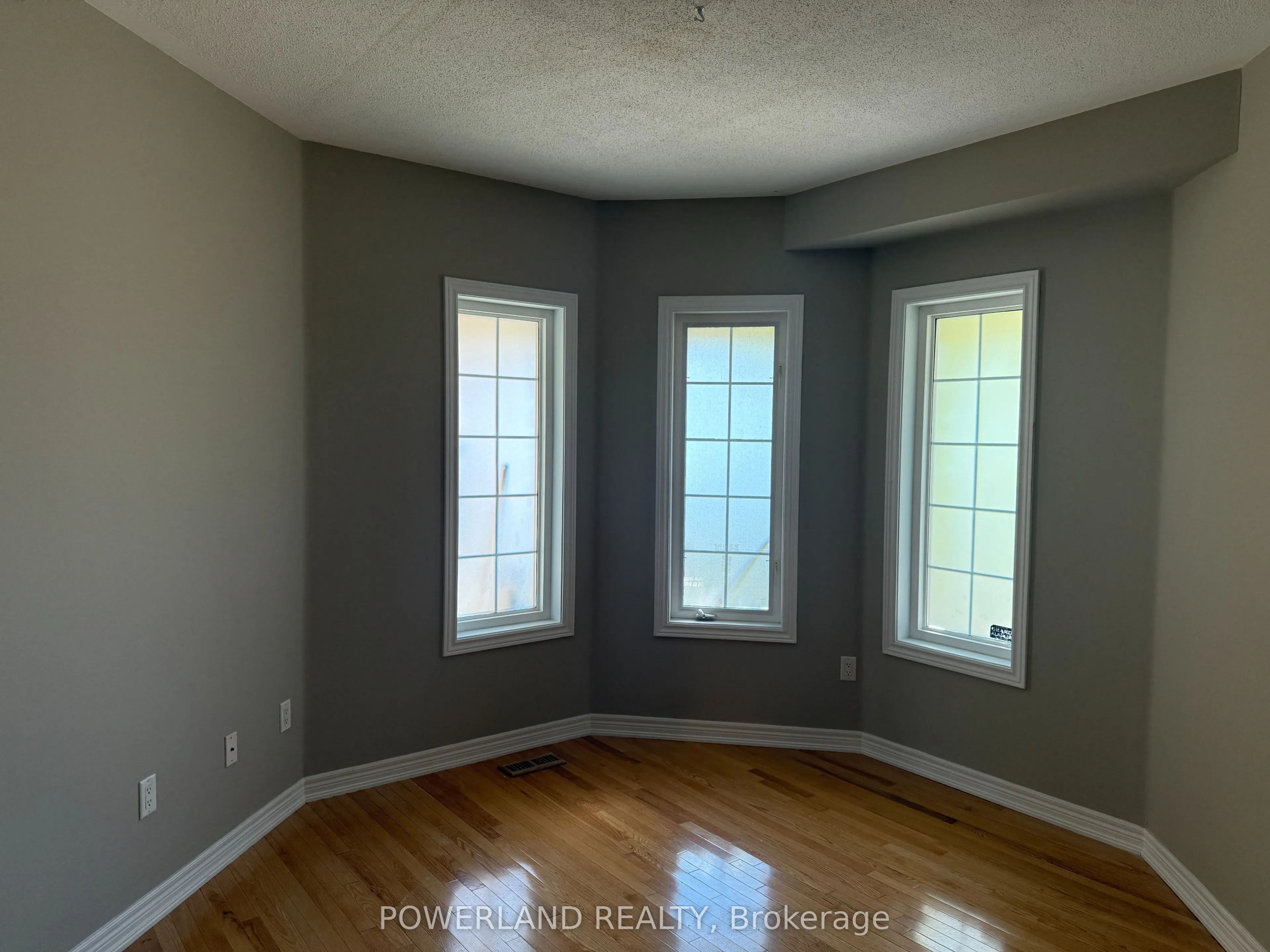 16 Ravine Edge Drive